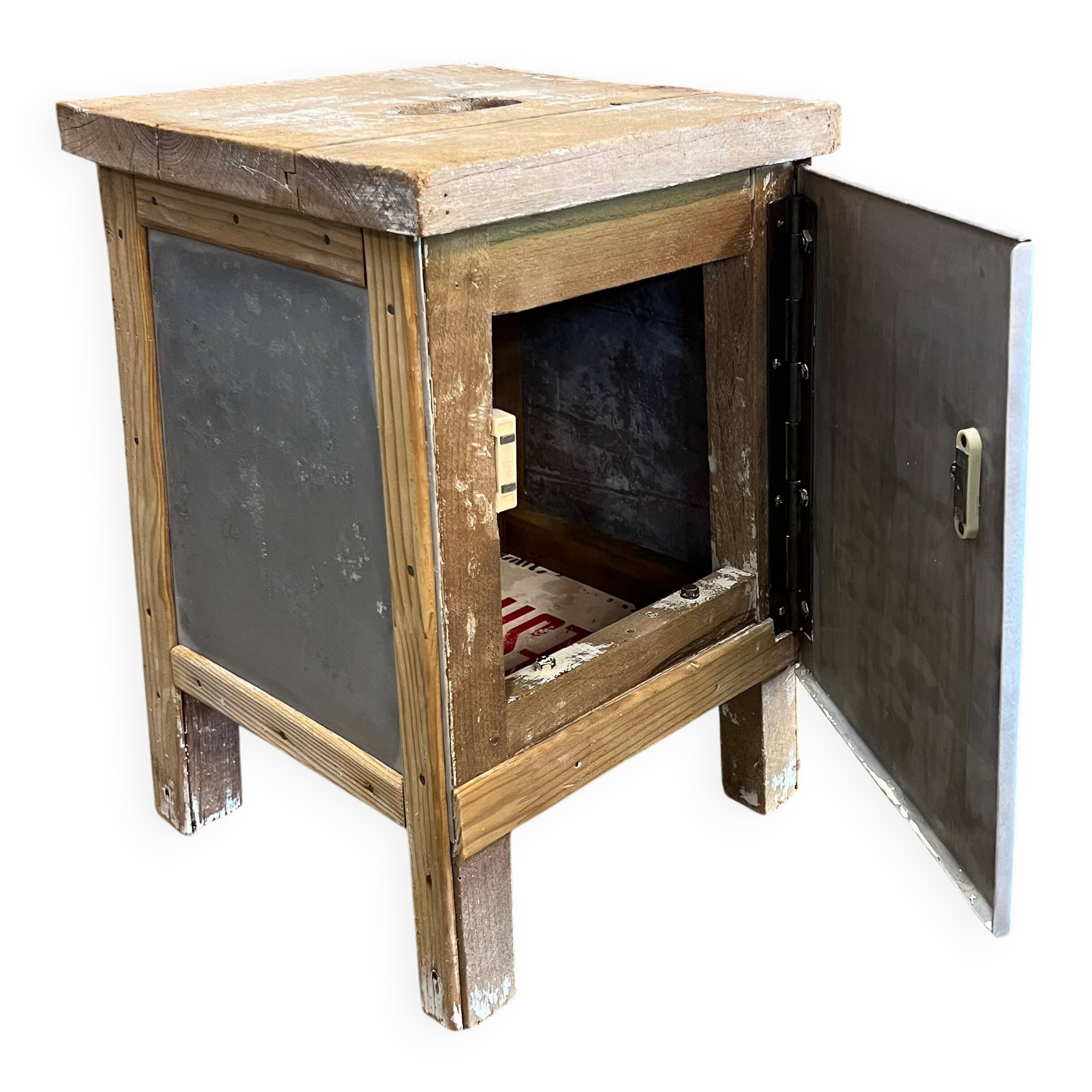 Le tabouret coffre d'atelier