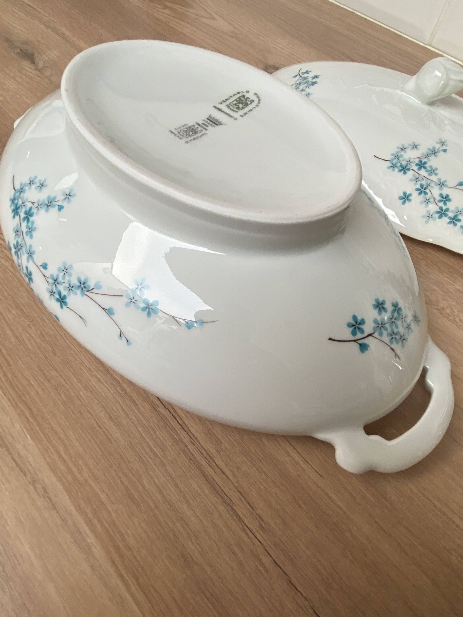 SFP Berry porcelain soup tureen