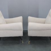 Paire de fauteuils bouclés italiens du milieu du siècle, pieds en fer et laiton, années 1950