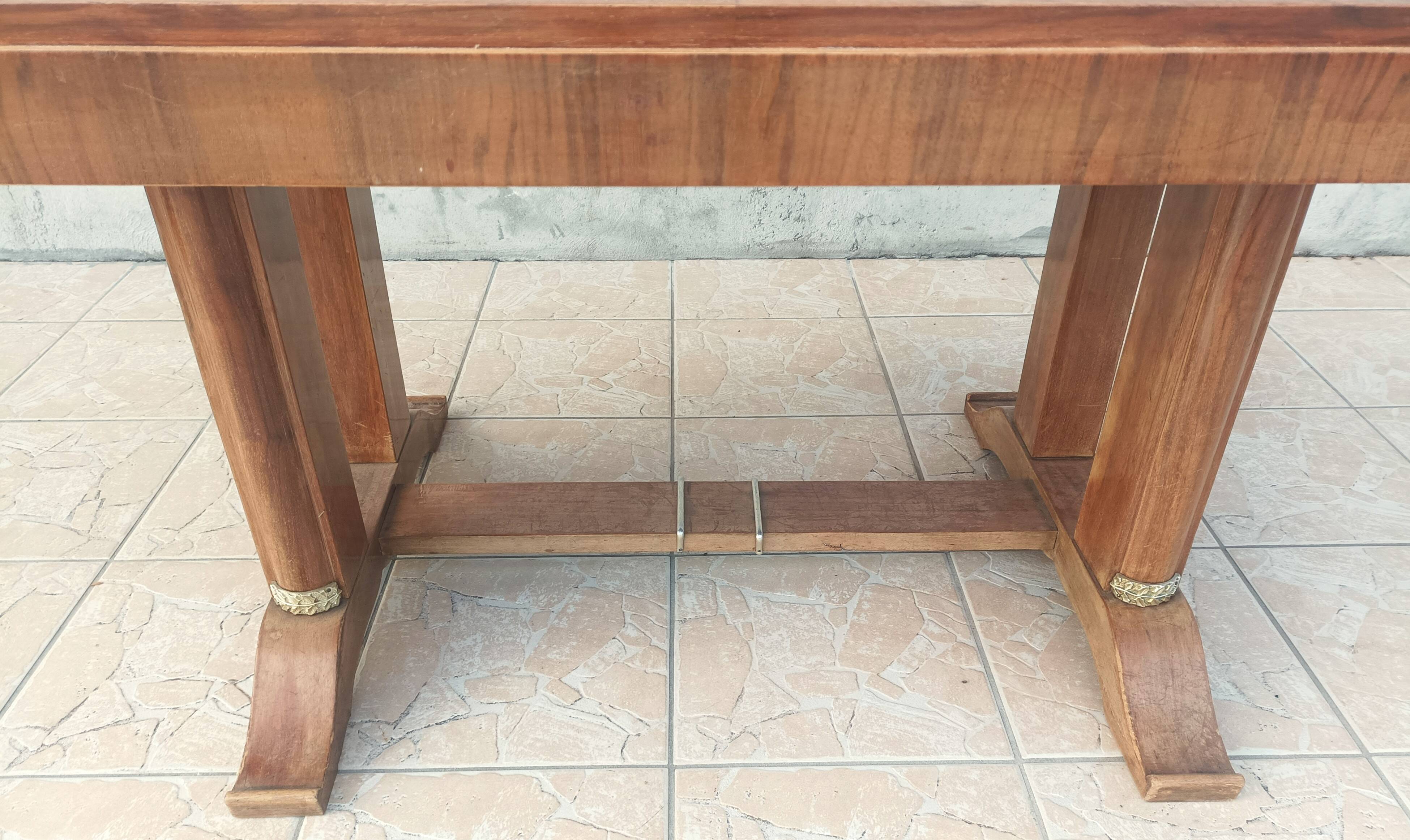 Art Deco table in burr walnut