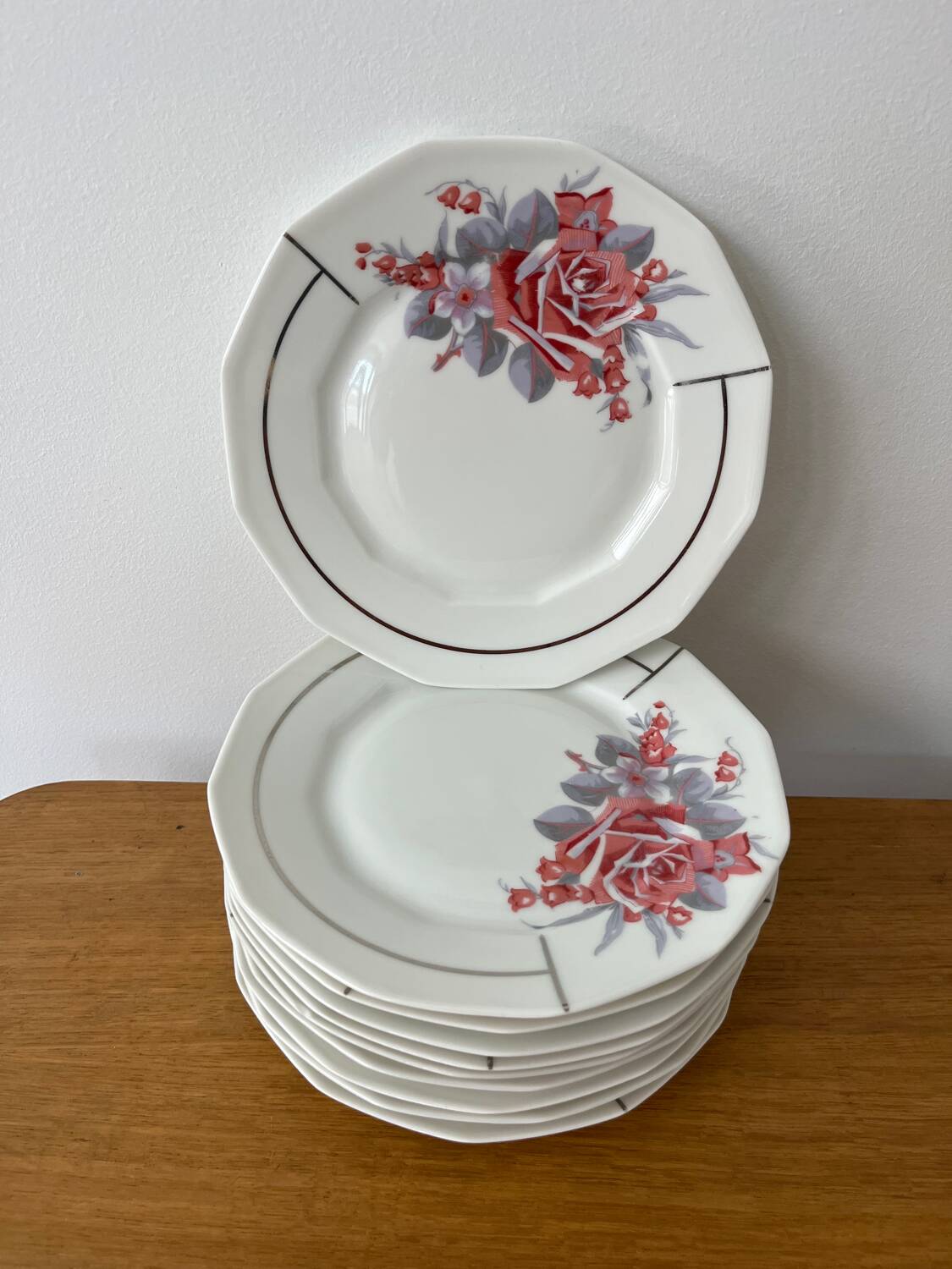 Set of 10 Art Deco porcelain dessert plates