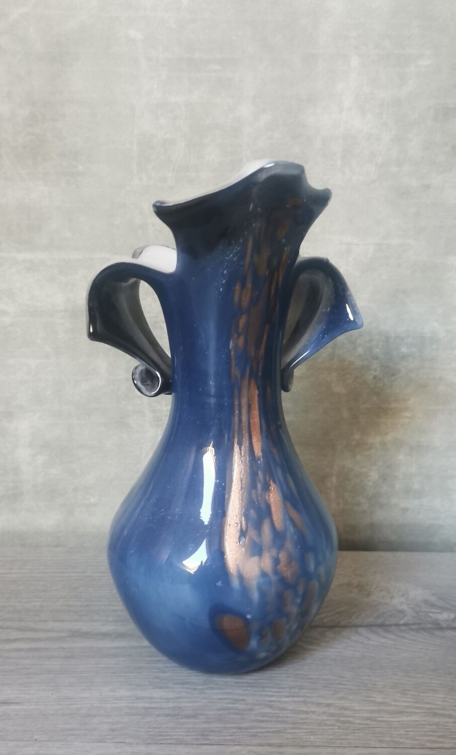 Gold and blue design vase Torcheux