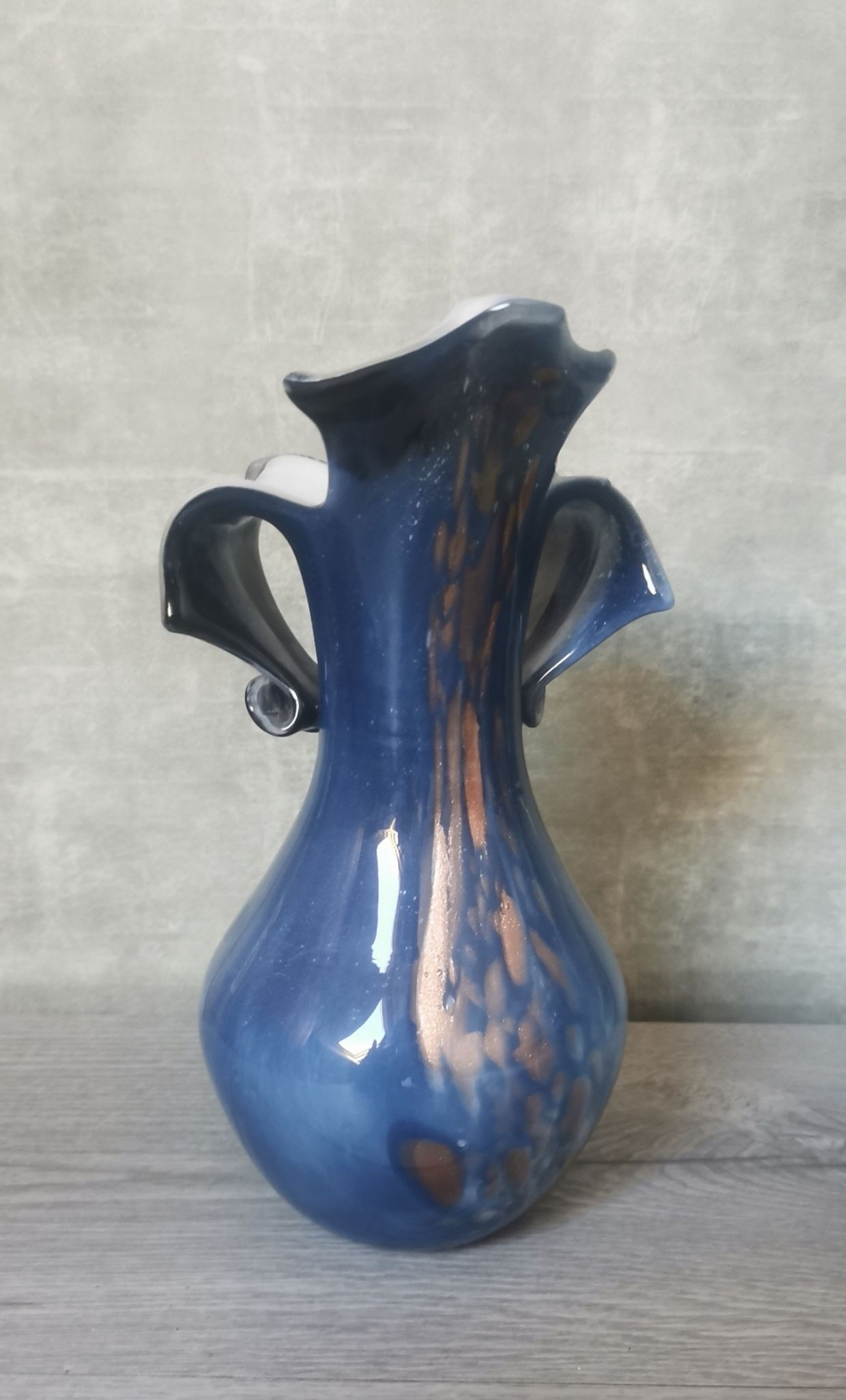 Gold and blue design vase Torcheux