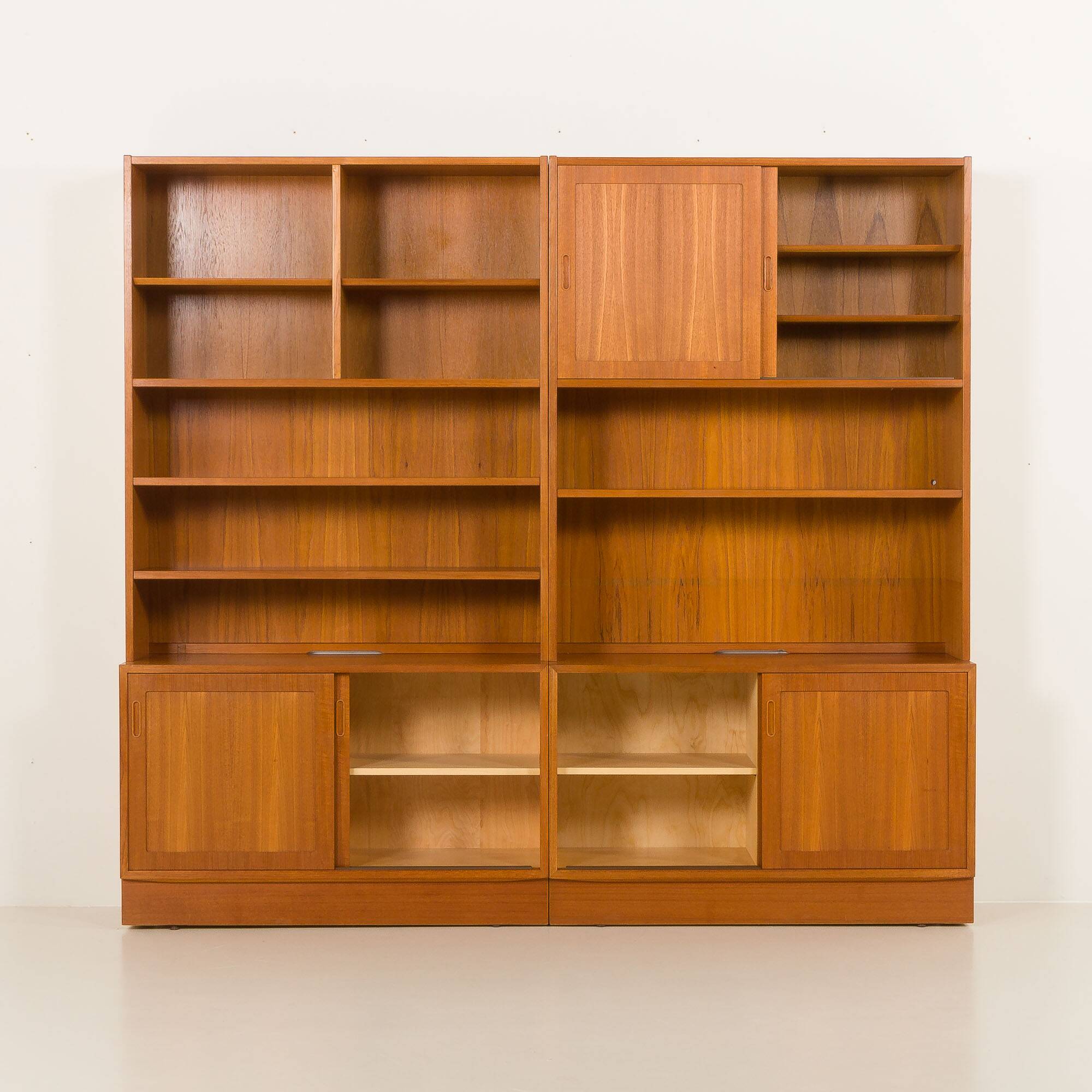 Danish mid century modular bookcase in teak by Poul Hundevad , Denmark