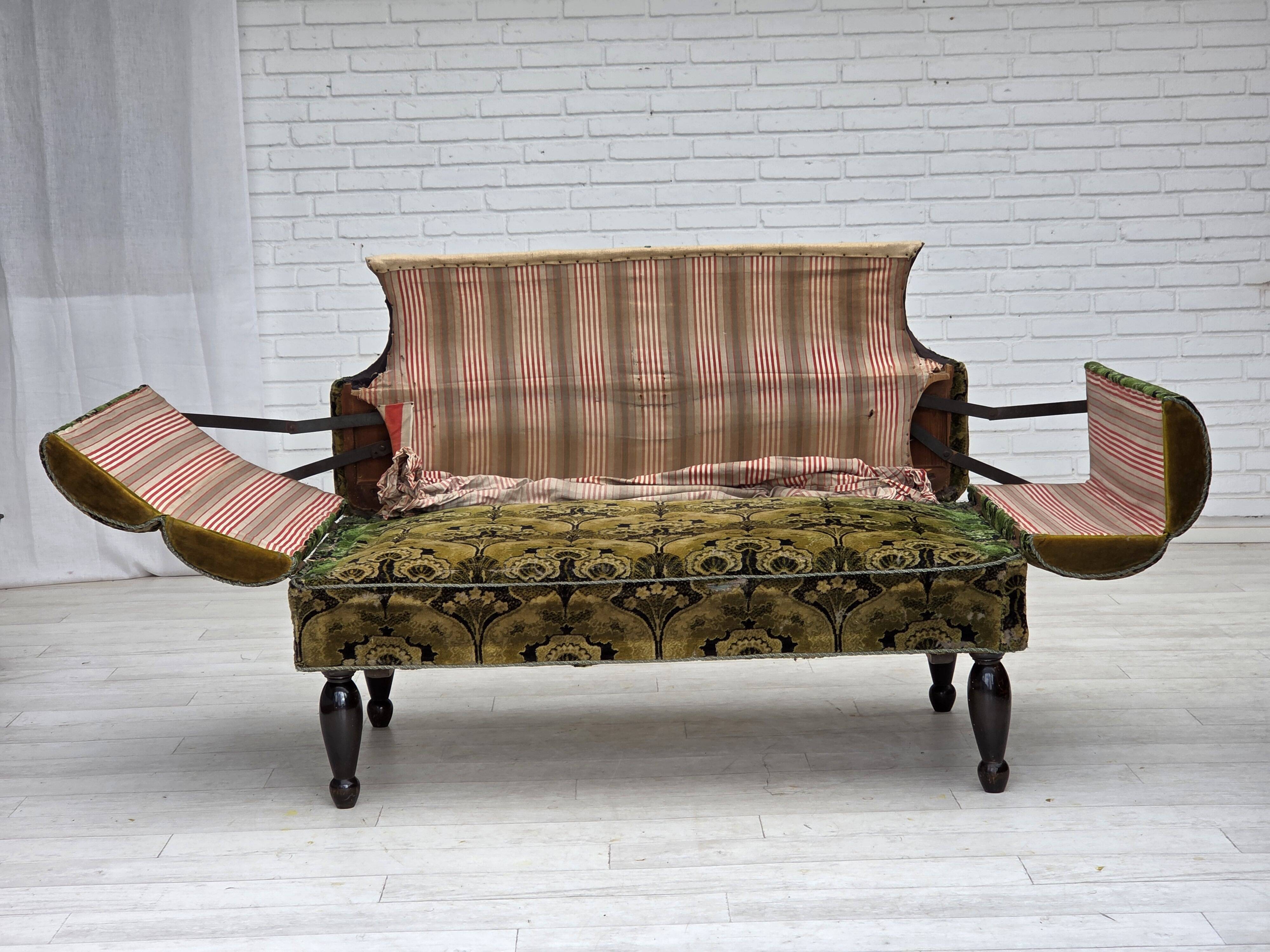 1930s, Danish 2-seater drop arm daybed/sofa, green furniture velour.