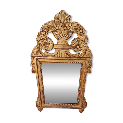 Miroir Louis XIV en bois sculpté doré époque XVIII - 75 cm