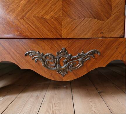 Armoire ancienne en marqueterie – Style Louis XV