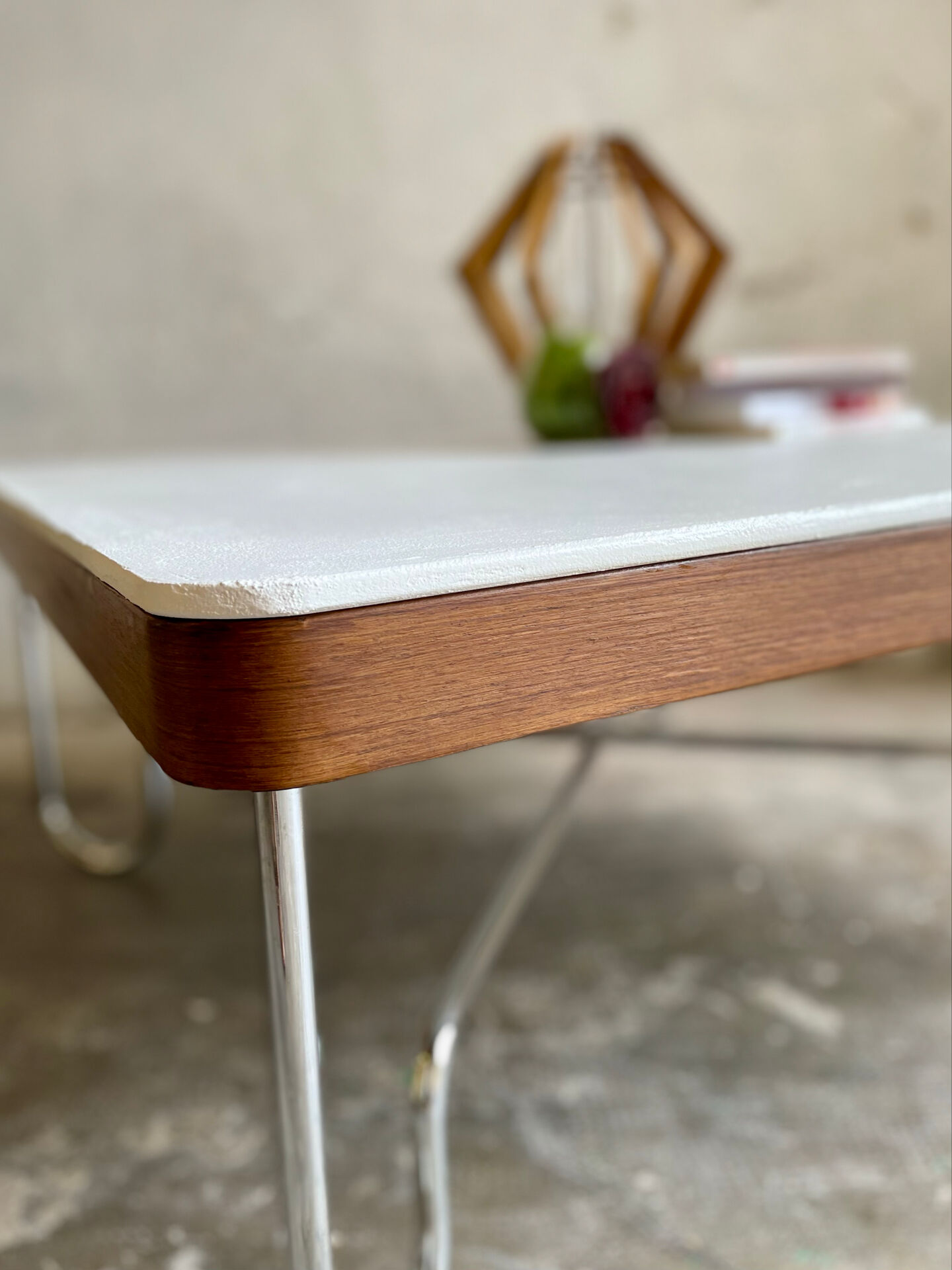 Vintage Bauhaus style coffee table – white mineral concrete & chrome – ann