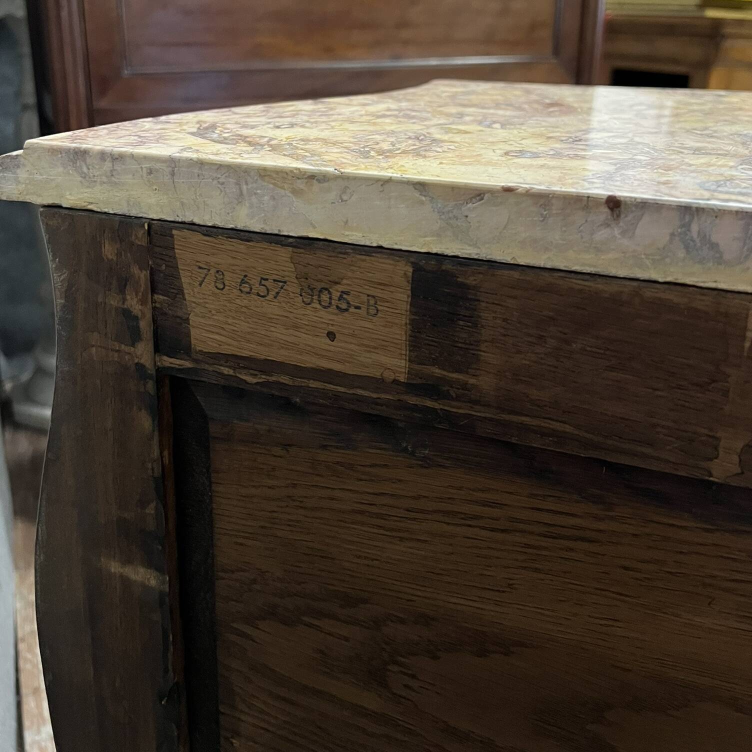 Louis XV style curved chest of drawers in marquetry