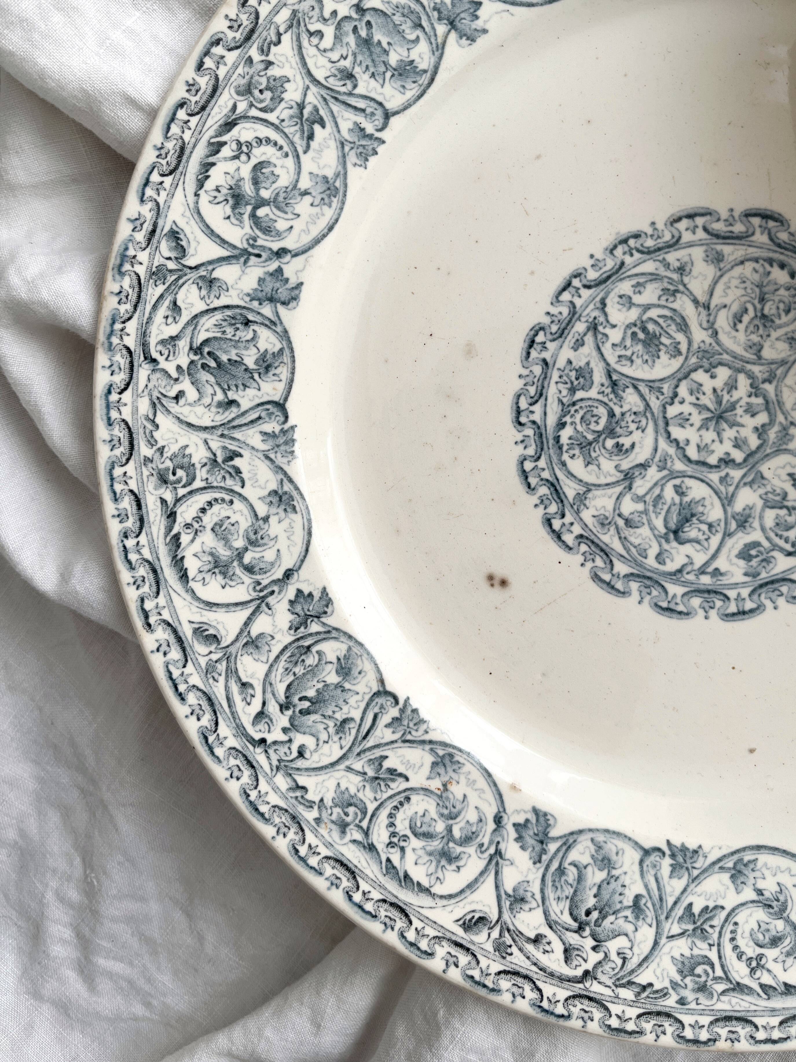 6 iron earthenware flat plates "Renaissance" Creil et Montereau