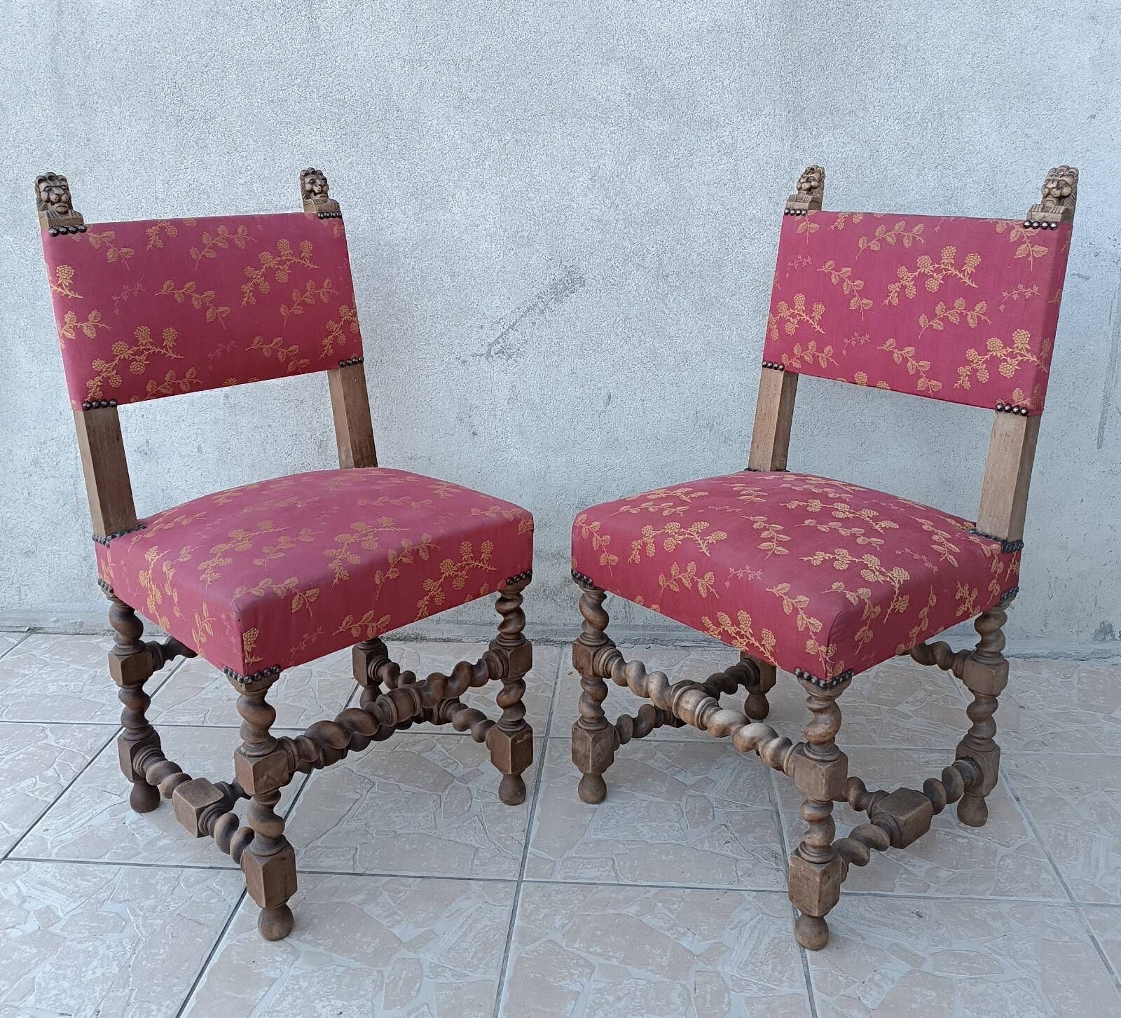 Pair of Louis XIII chairs in walnut, 19th century.