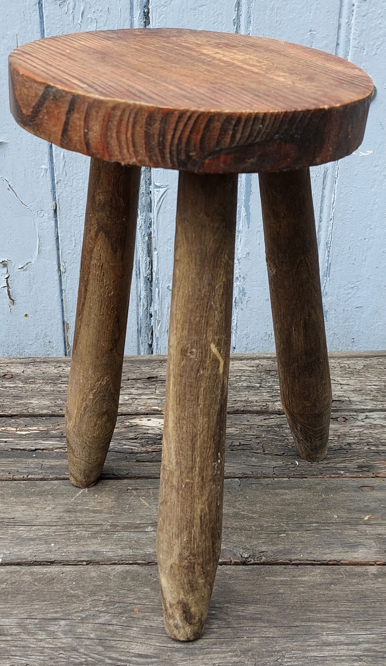 Tabouret tripode de ferme
