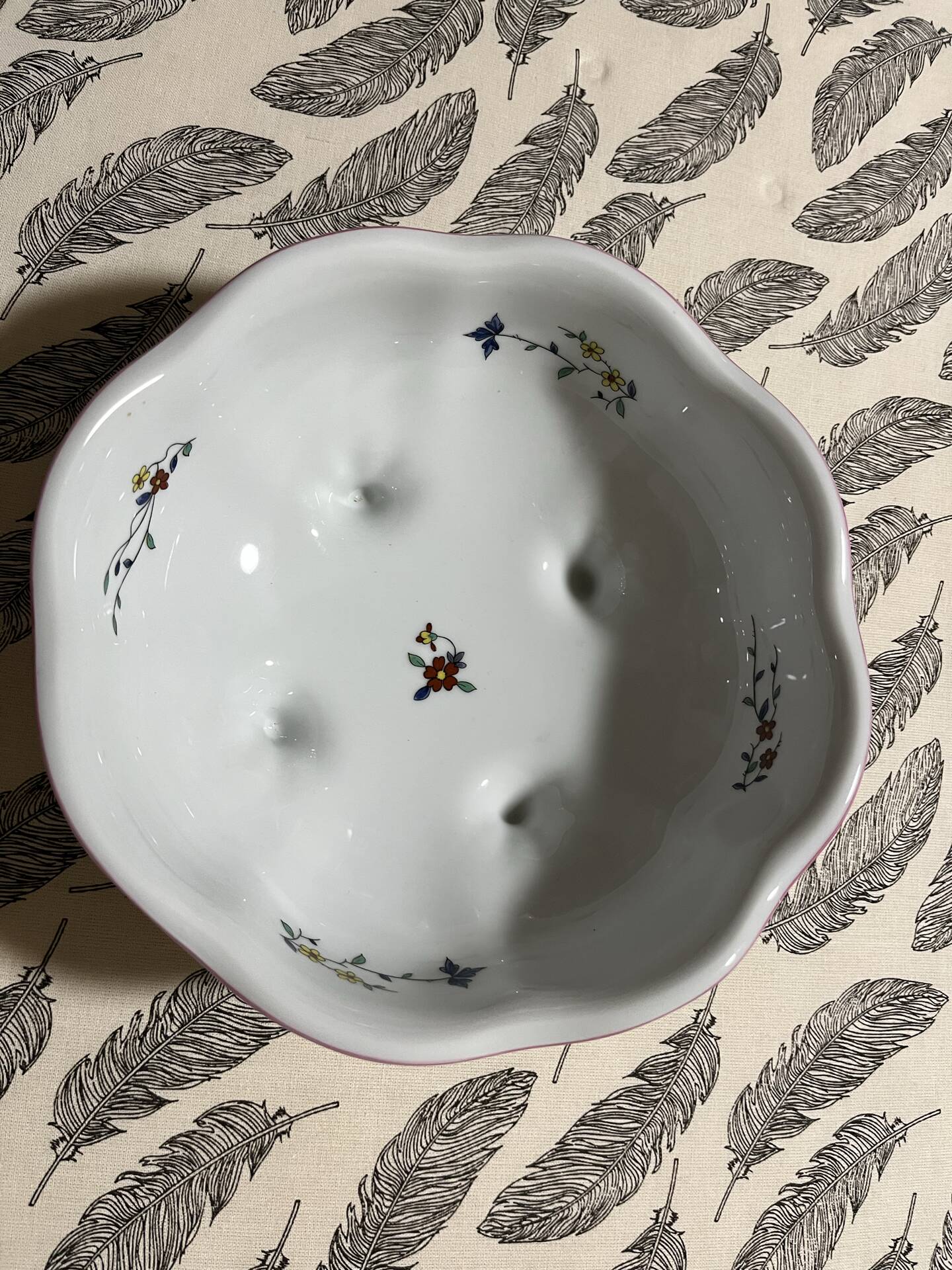 Hand-painted Chantilly porcelain salad bowl
