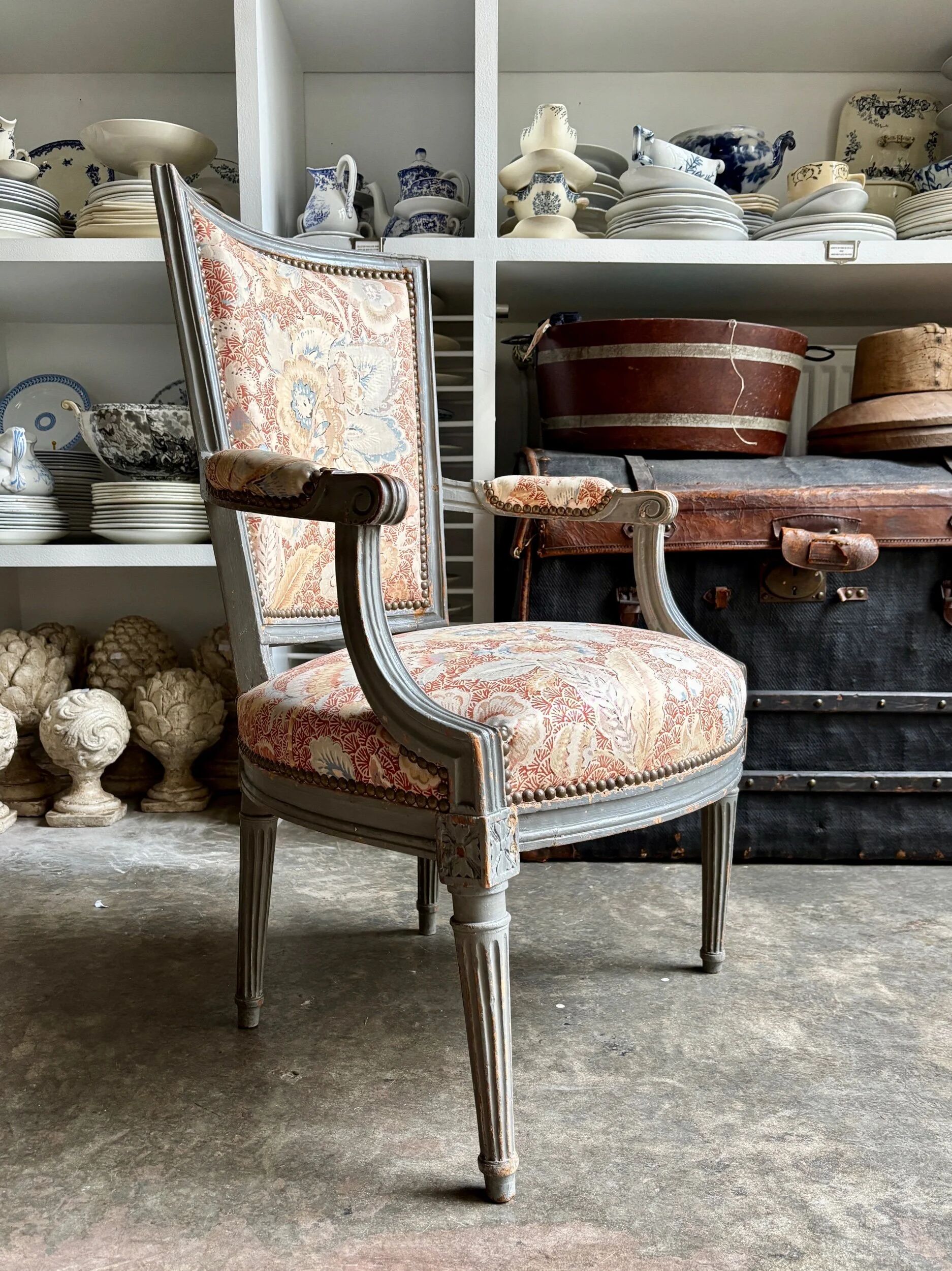 Fauteuil d'époque Louis XVI, tissus indienne n°2