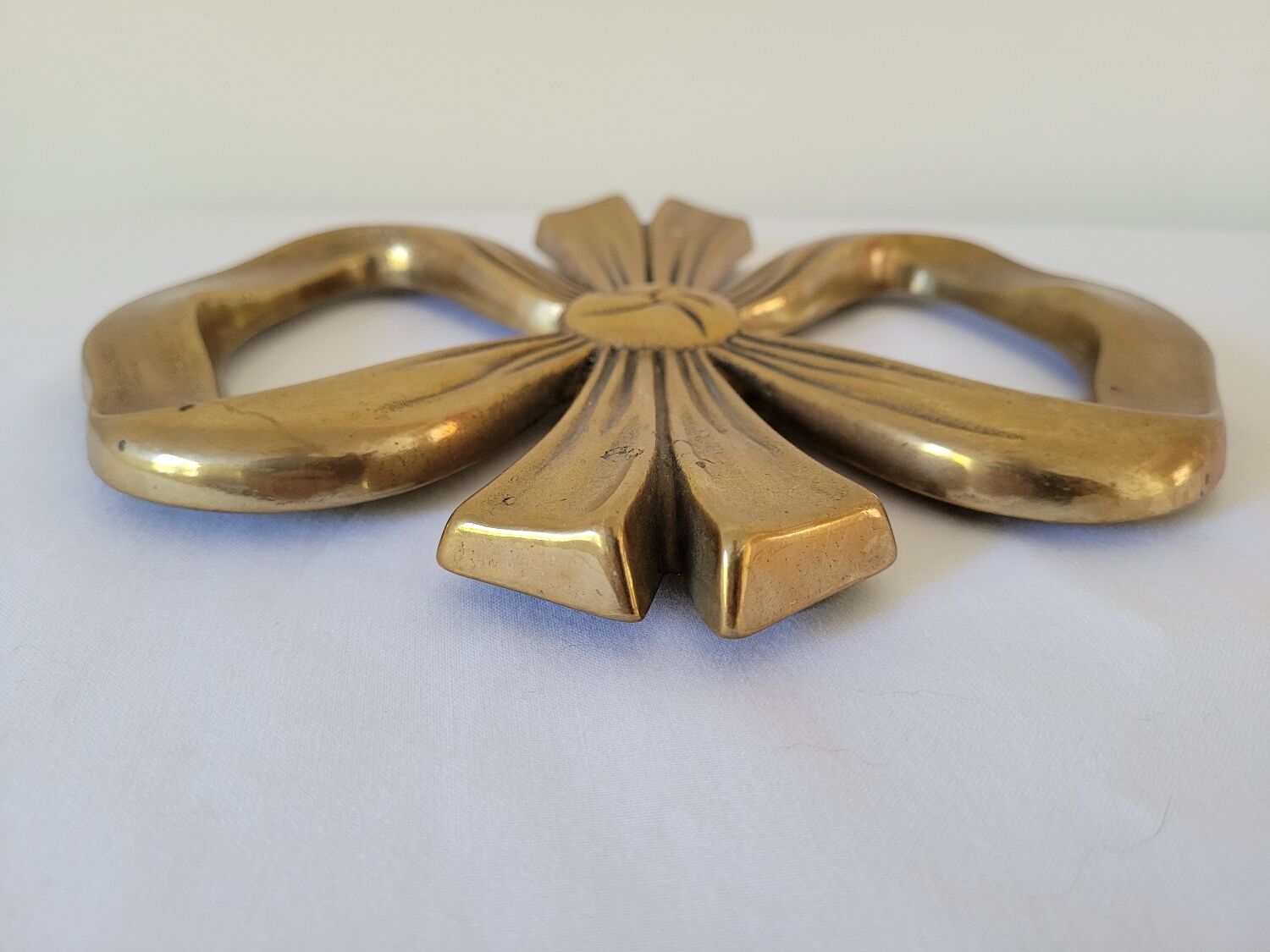 Brass ribbon bottom