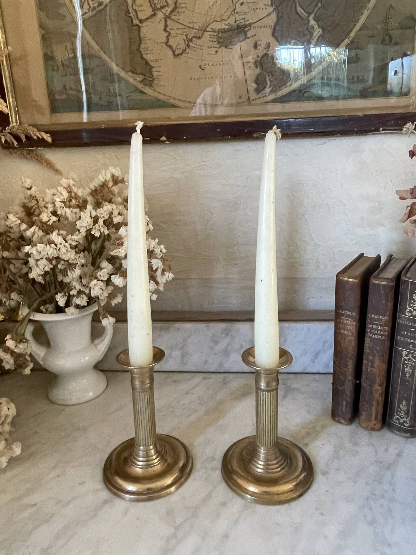 Pair of fluted column candlesticks in brass