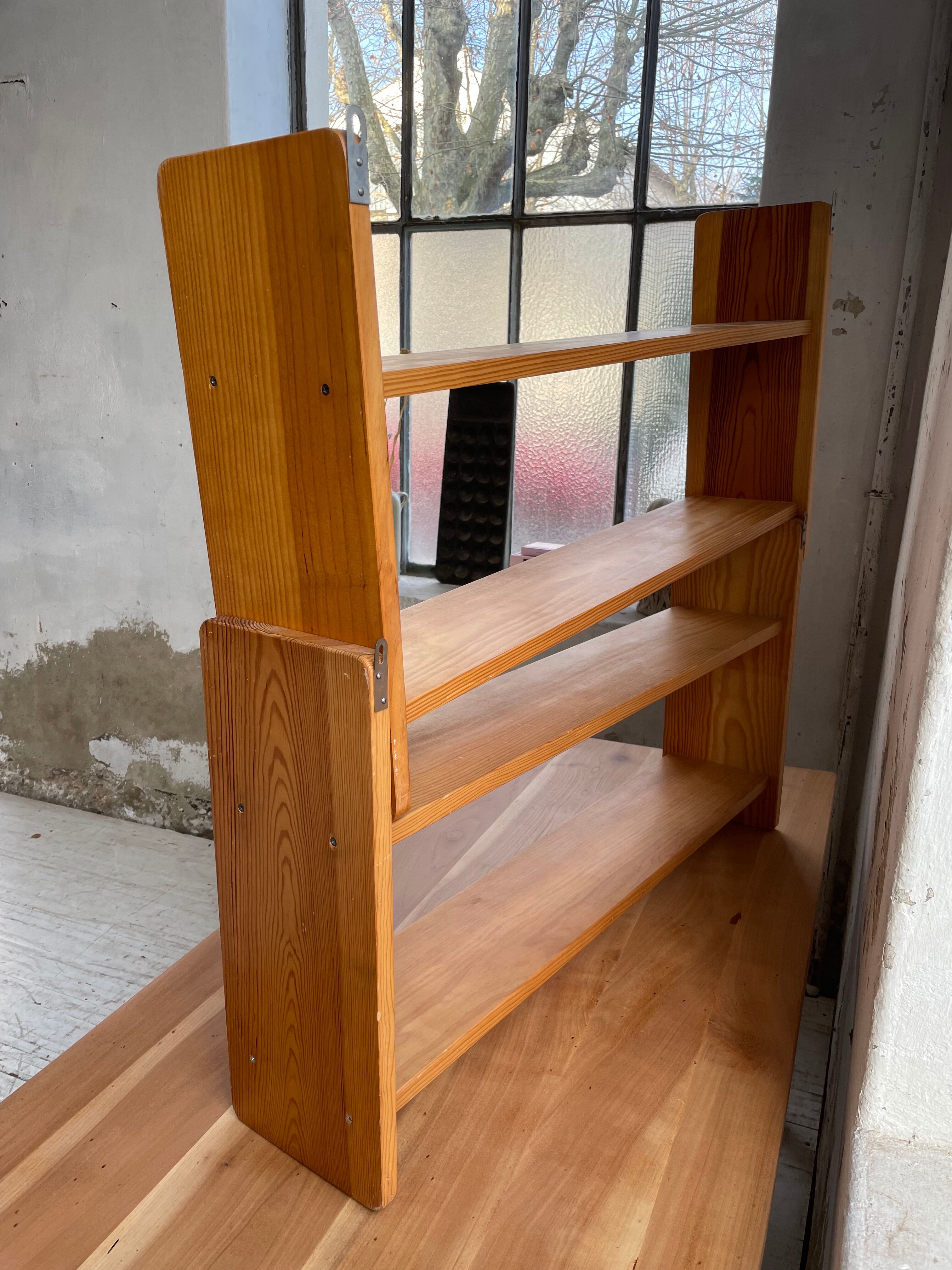 Pine Regain wall shelf