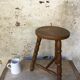 Tabouret de ferme tripode en bois tourné
