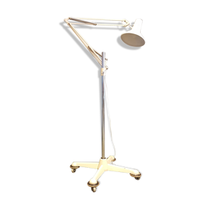 lampadaire sur roues,