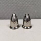 Un magnifique ensemble sel et poivre en acier inoxydable, style space age des années 1980.