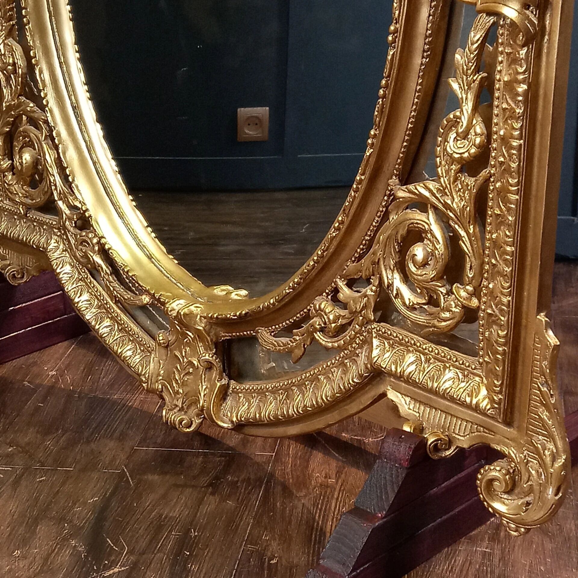 Miroir ovale vintage de style Rococo Louis XV