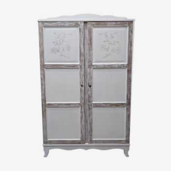 Armoire parisienne, penderie gravée