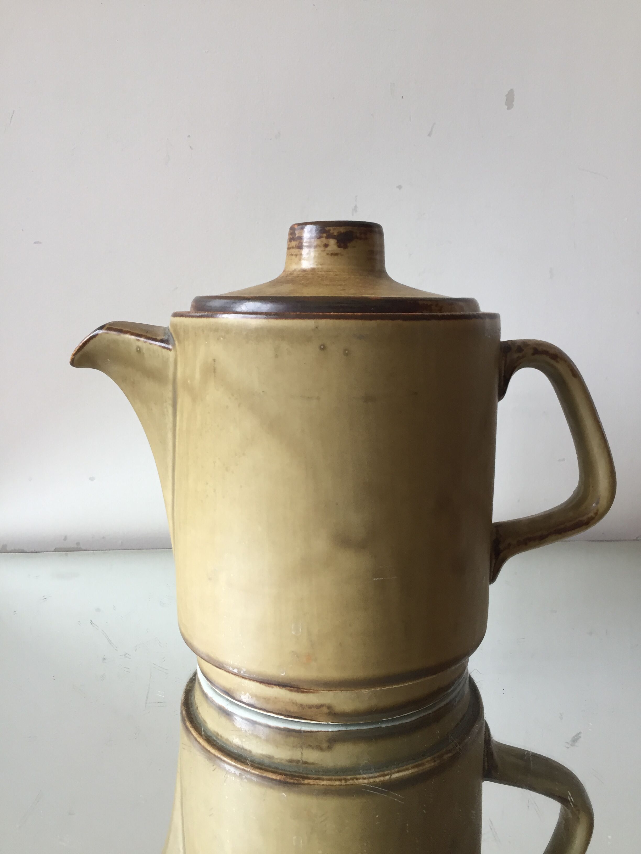 Cafetière en grès scandinave