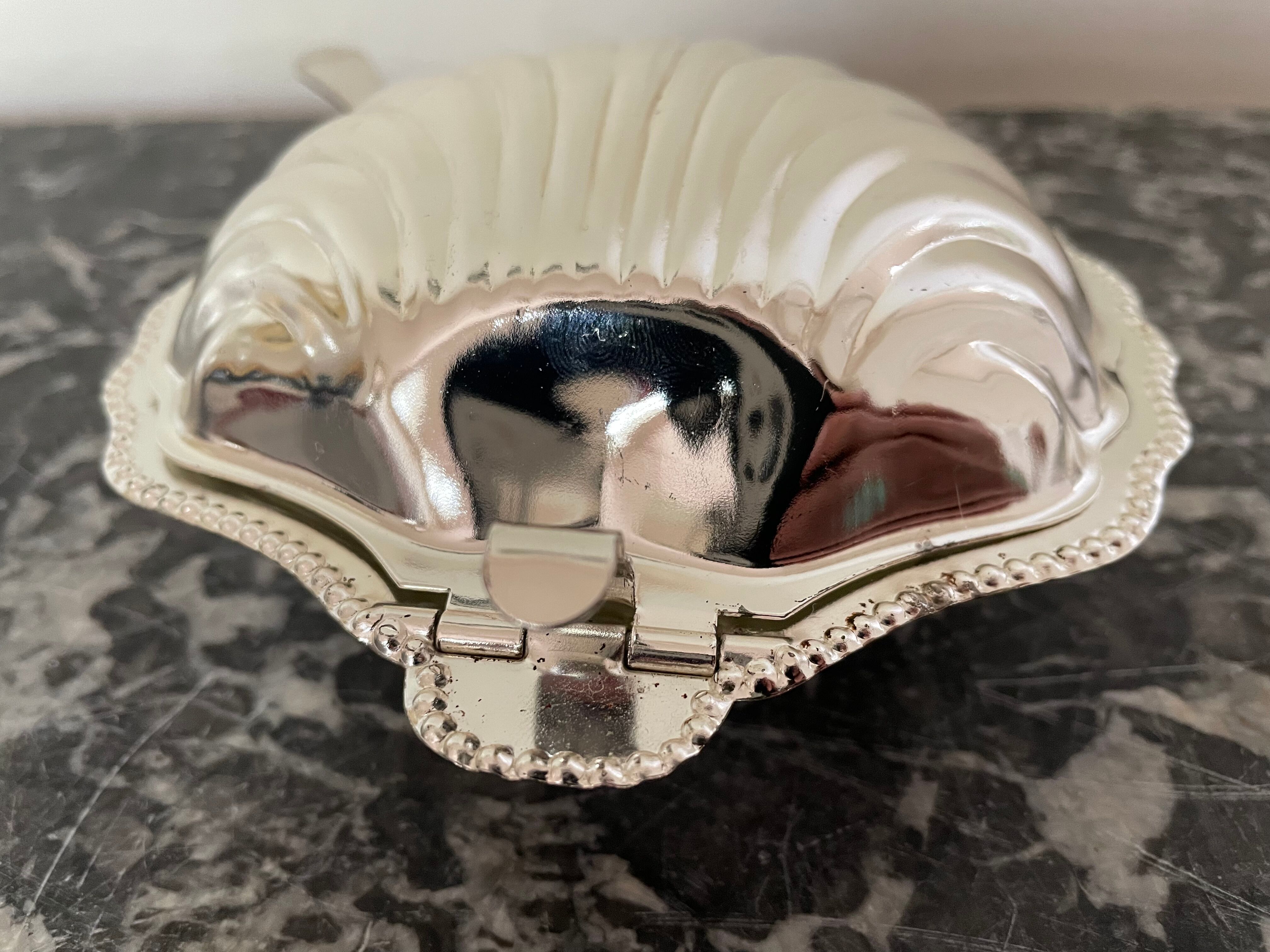 Shell-shaped metal butter dish