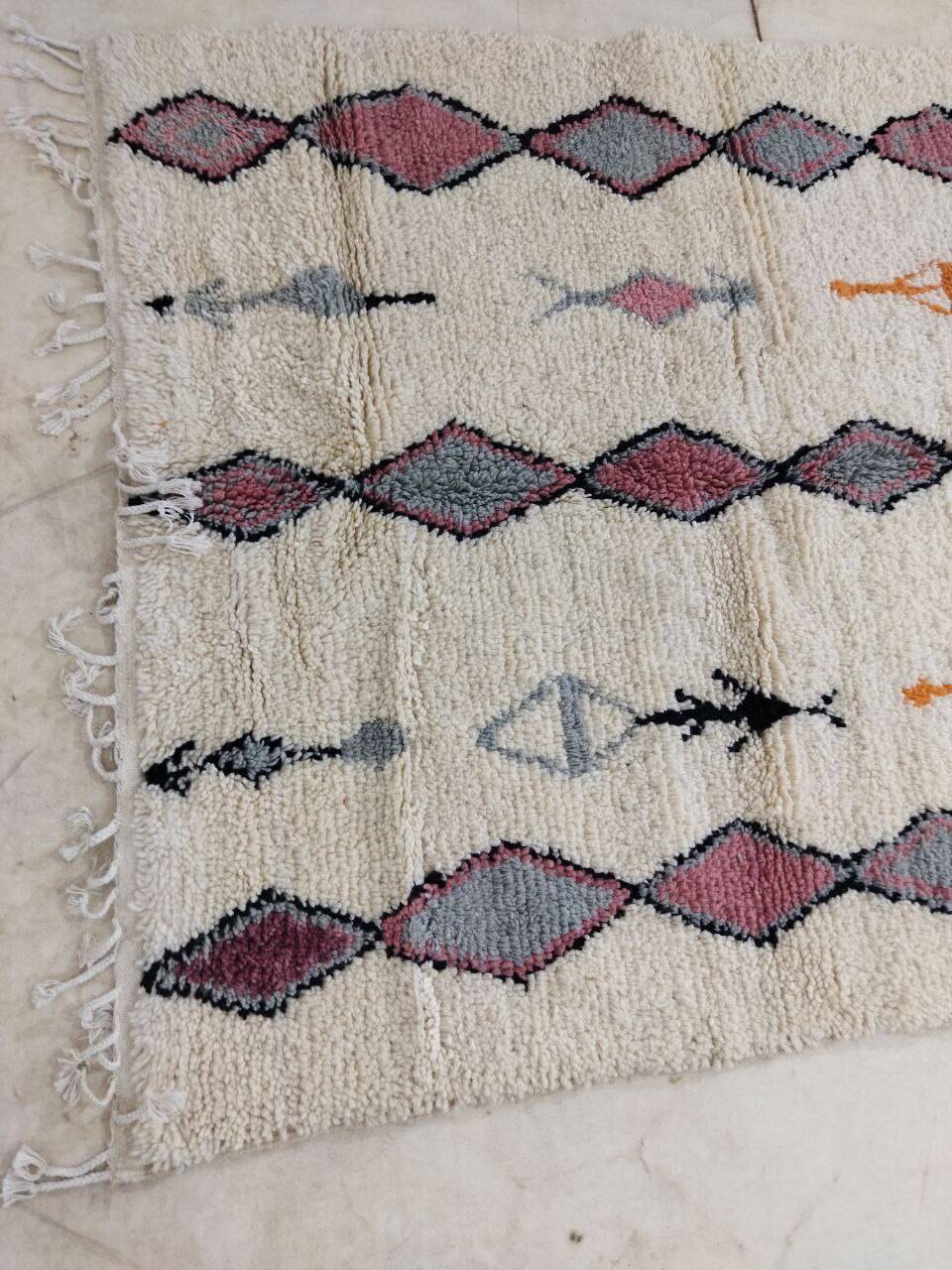 Handmade moroccan berber rug 250 x 146 cm