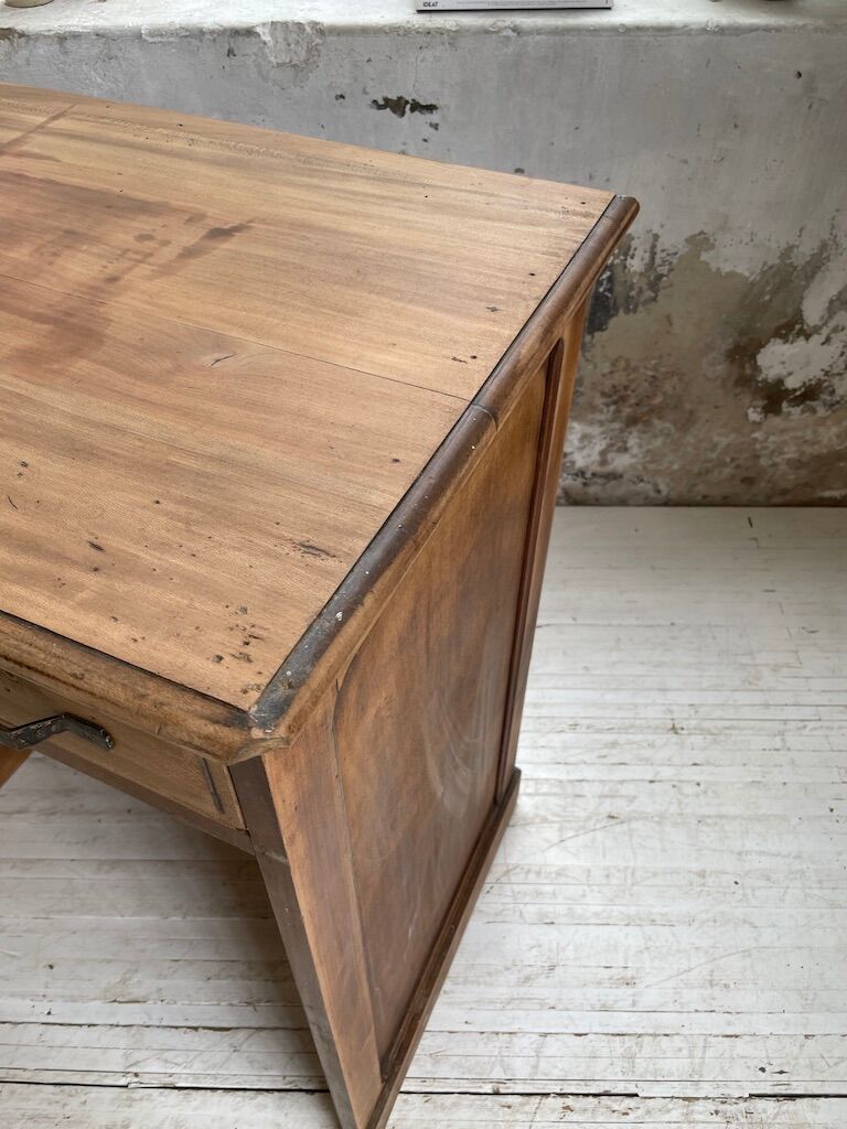 Oak trading post in early XXth century