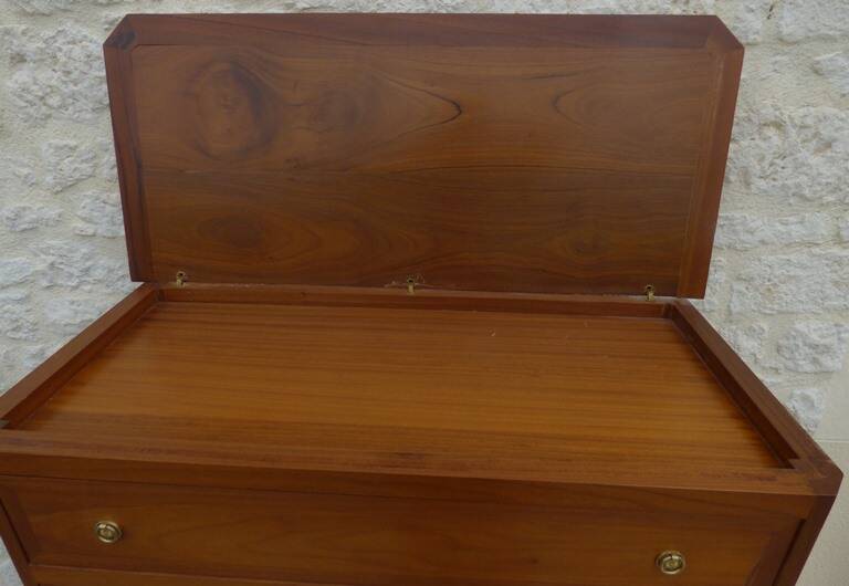 Weekly chest of drawers with secret shelf and its 7 drawers, made in the old-fashioned way from solid wood with knob
