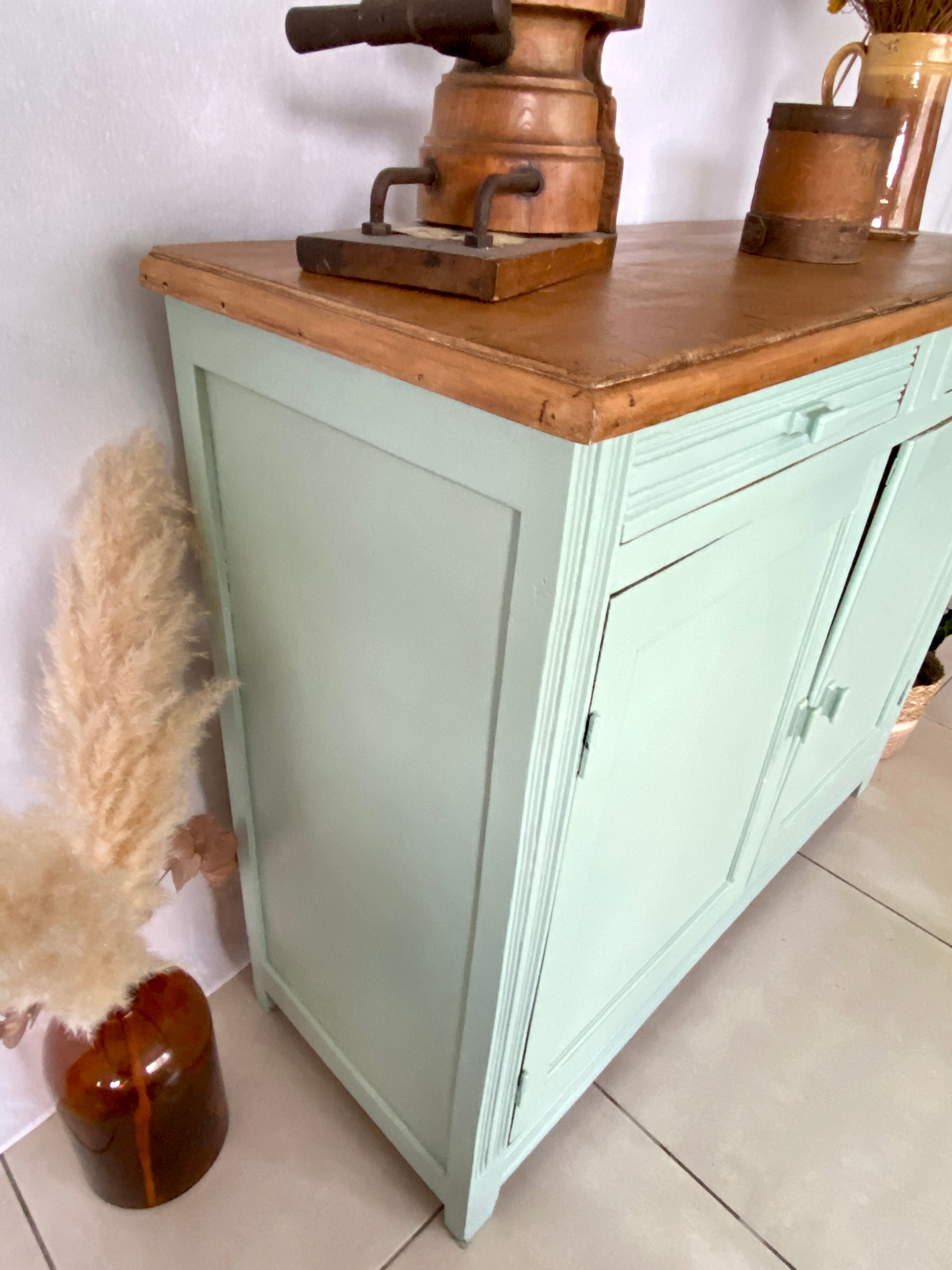 Green Parisian buffet mint