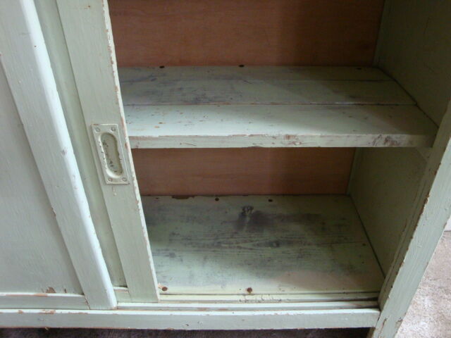 Buffet with sliding doors