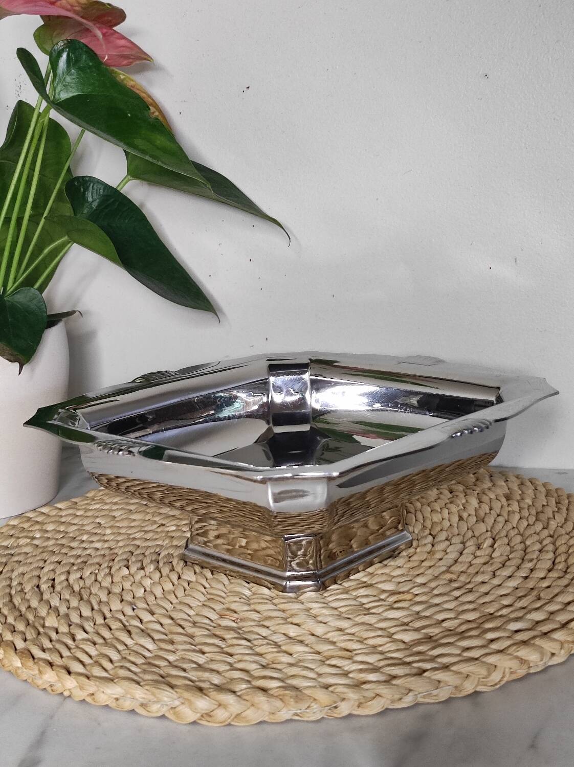 Metal fruit bowl
