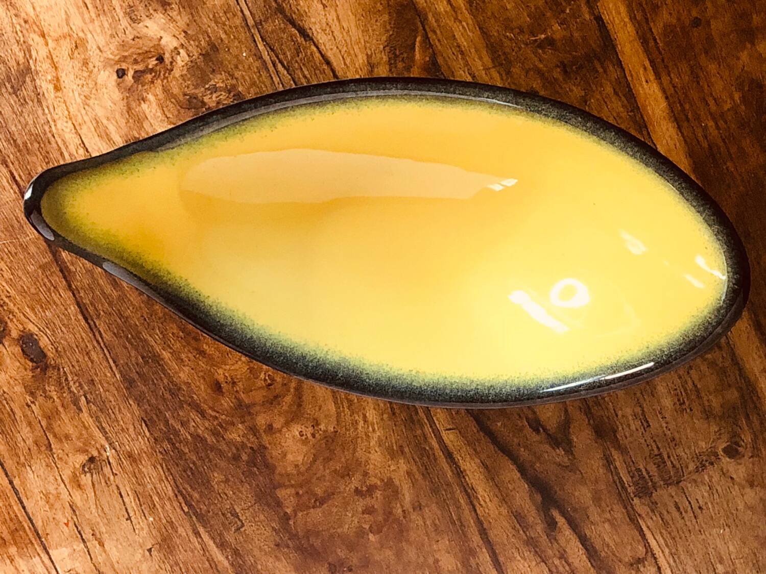 Large Céramidi tripod cup. Yellow and black. Signature incised Céramidi