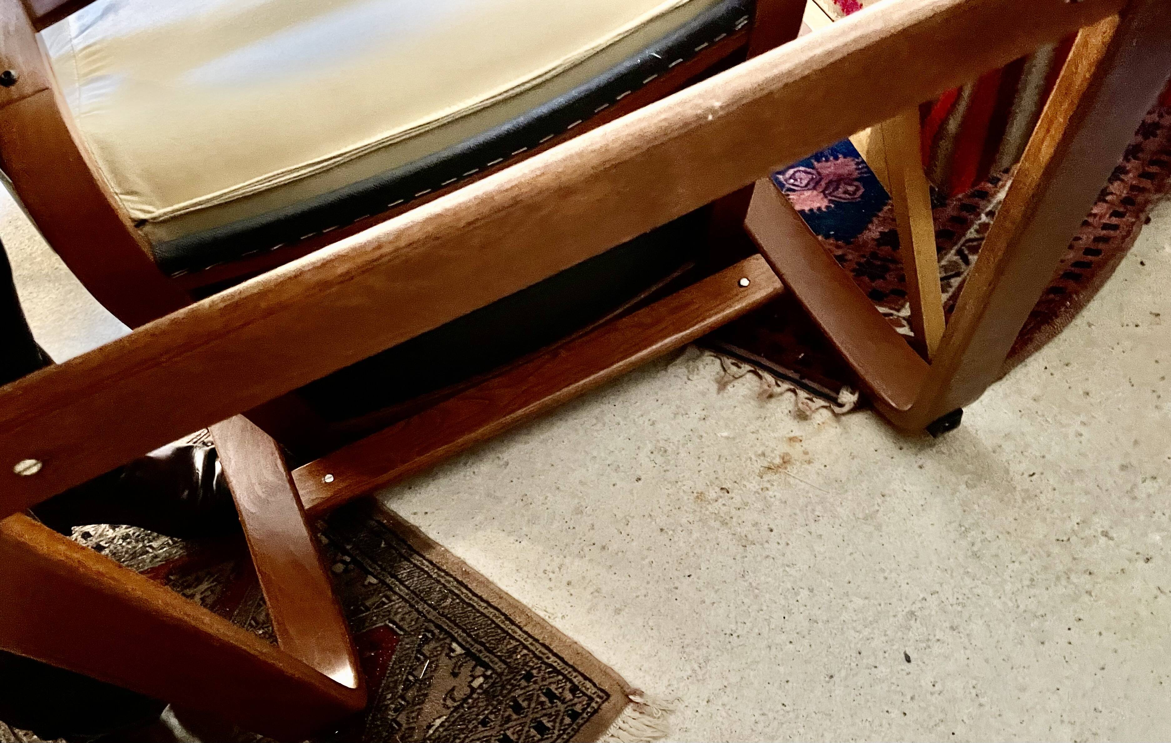 Fauteuil Poang et son ottoman