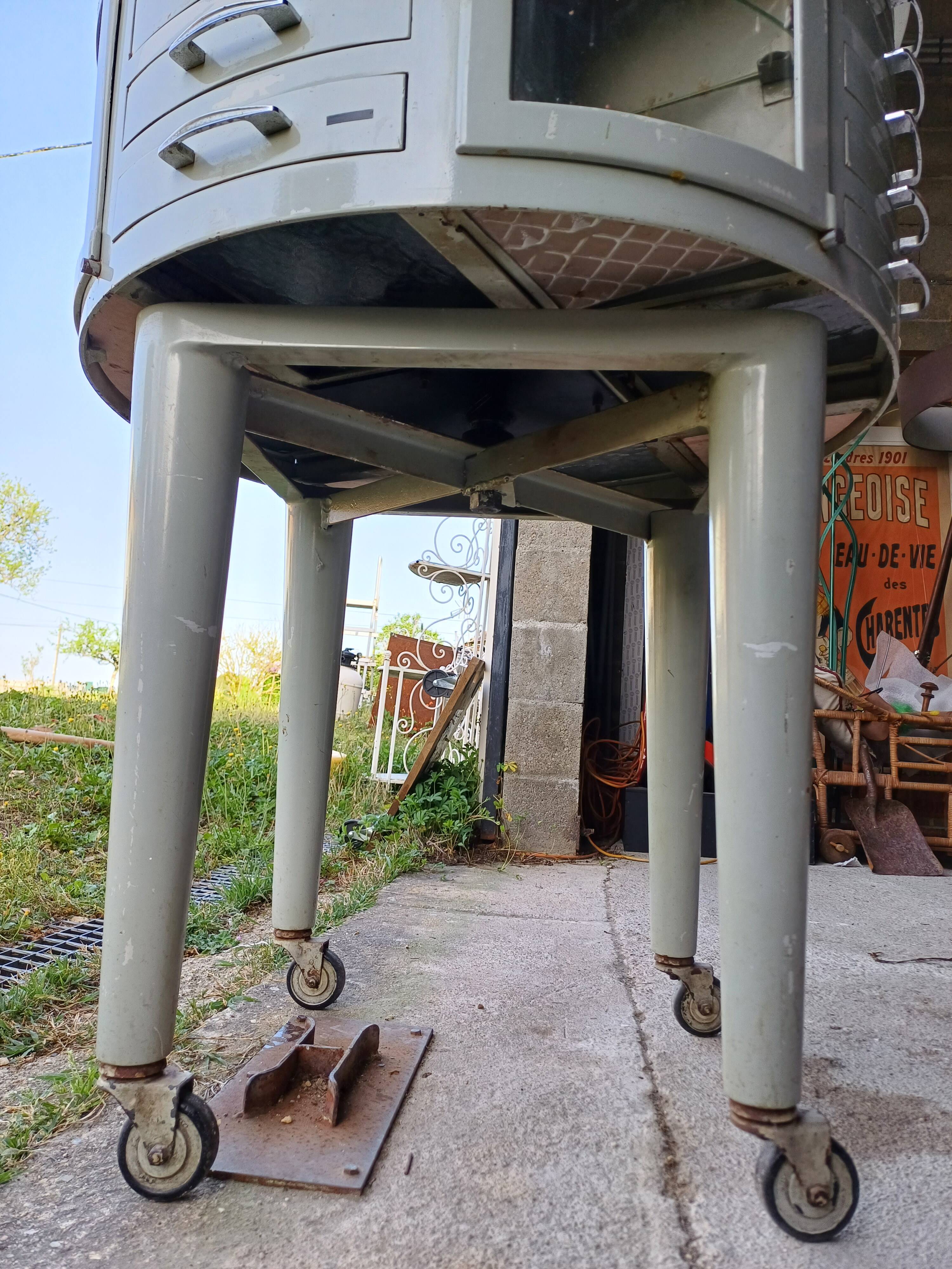 Girator dentist furniture from the 1950s