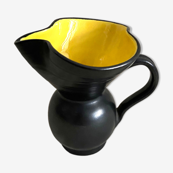 Black and yellow pitcher 50s