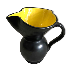 pichet noir et jaune