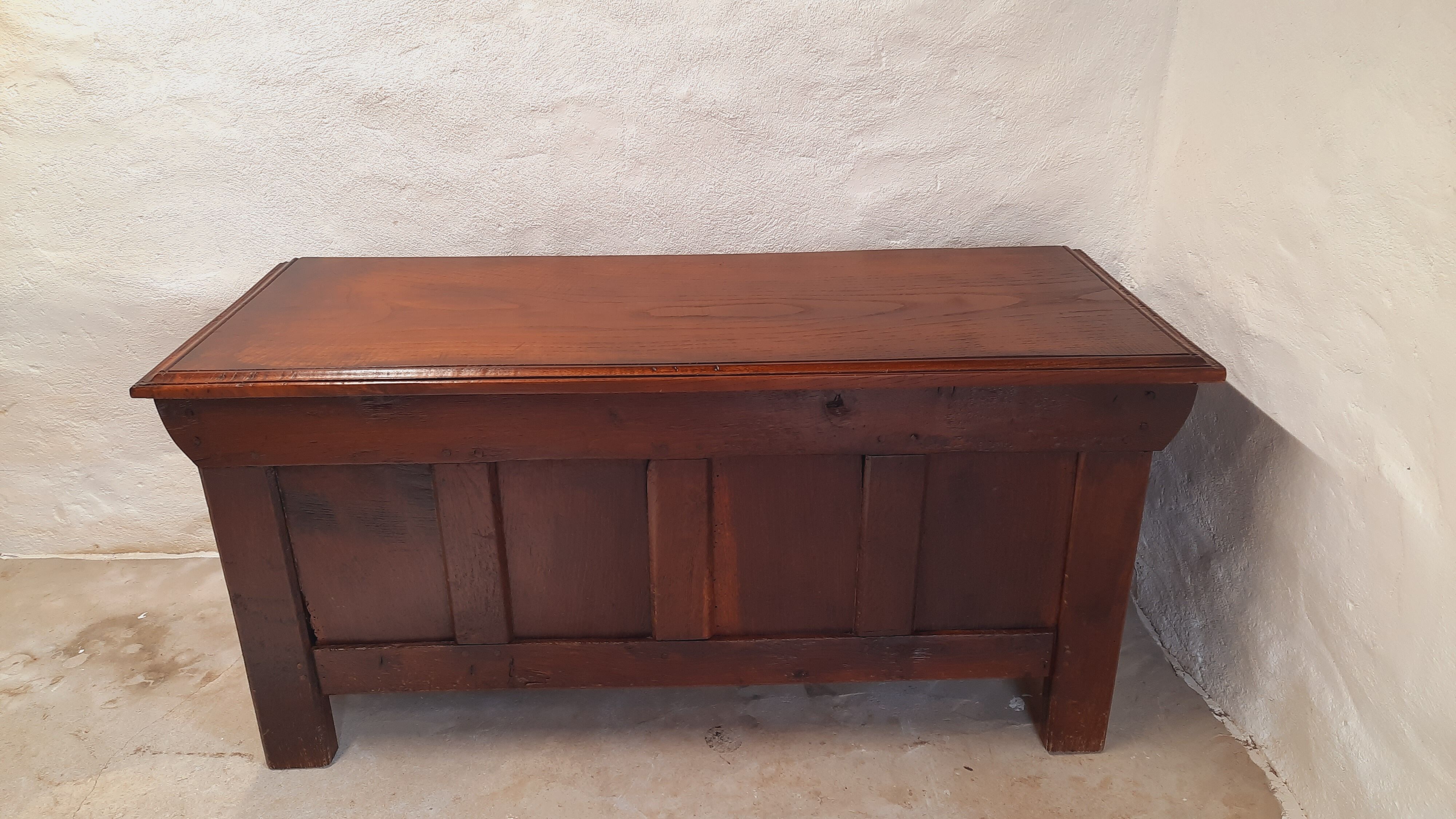 Massive oak chest bench