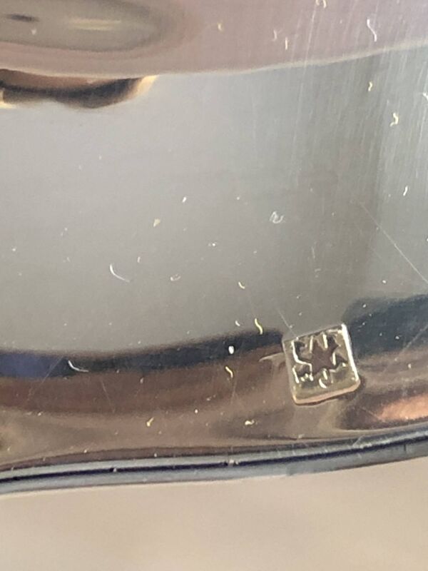 Service métal argenté 12 cuillères soupe, 12 fourchettes et louche.