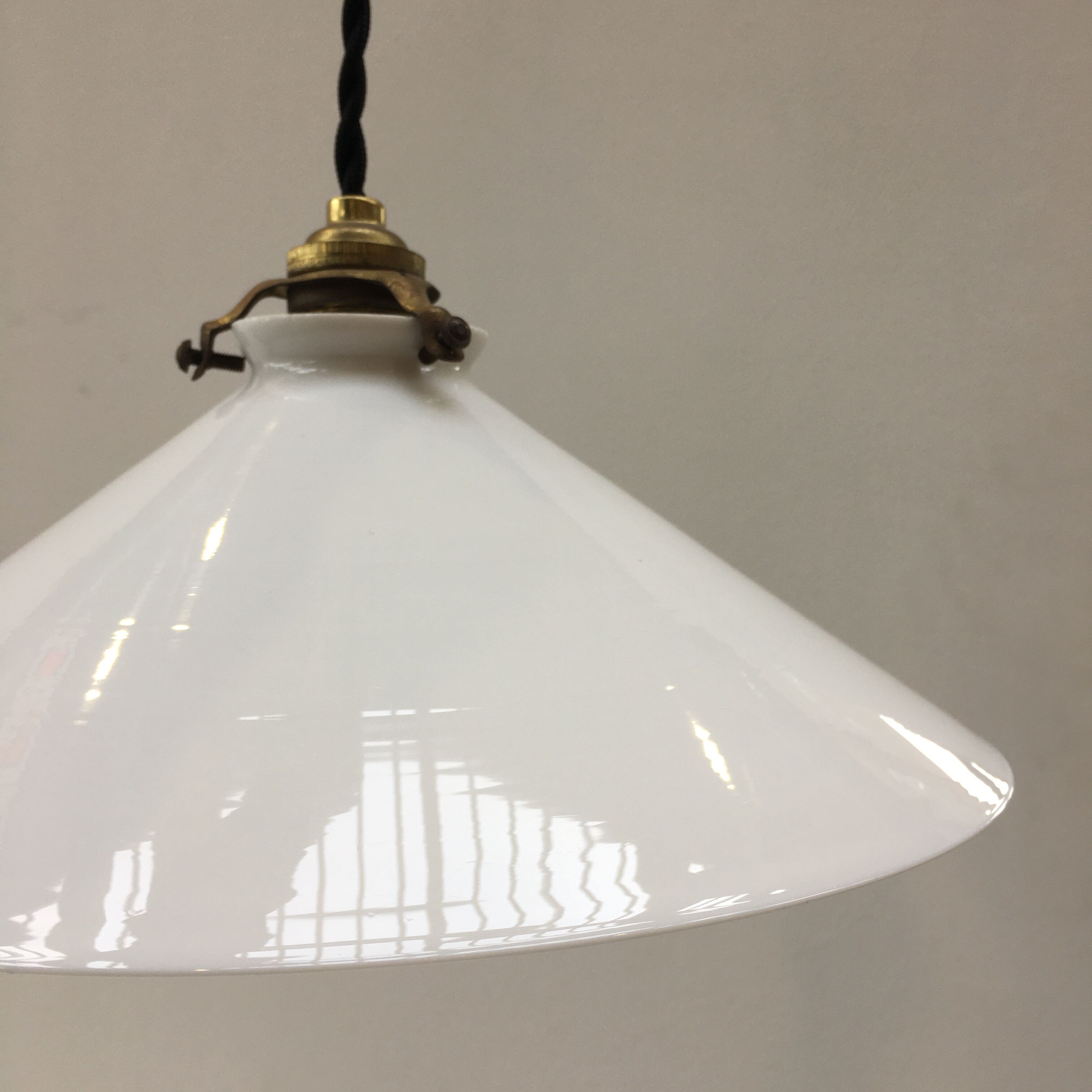 Suspension vintage en opaline blanche
