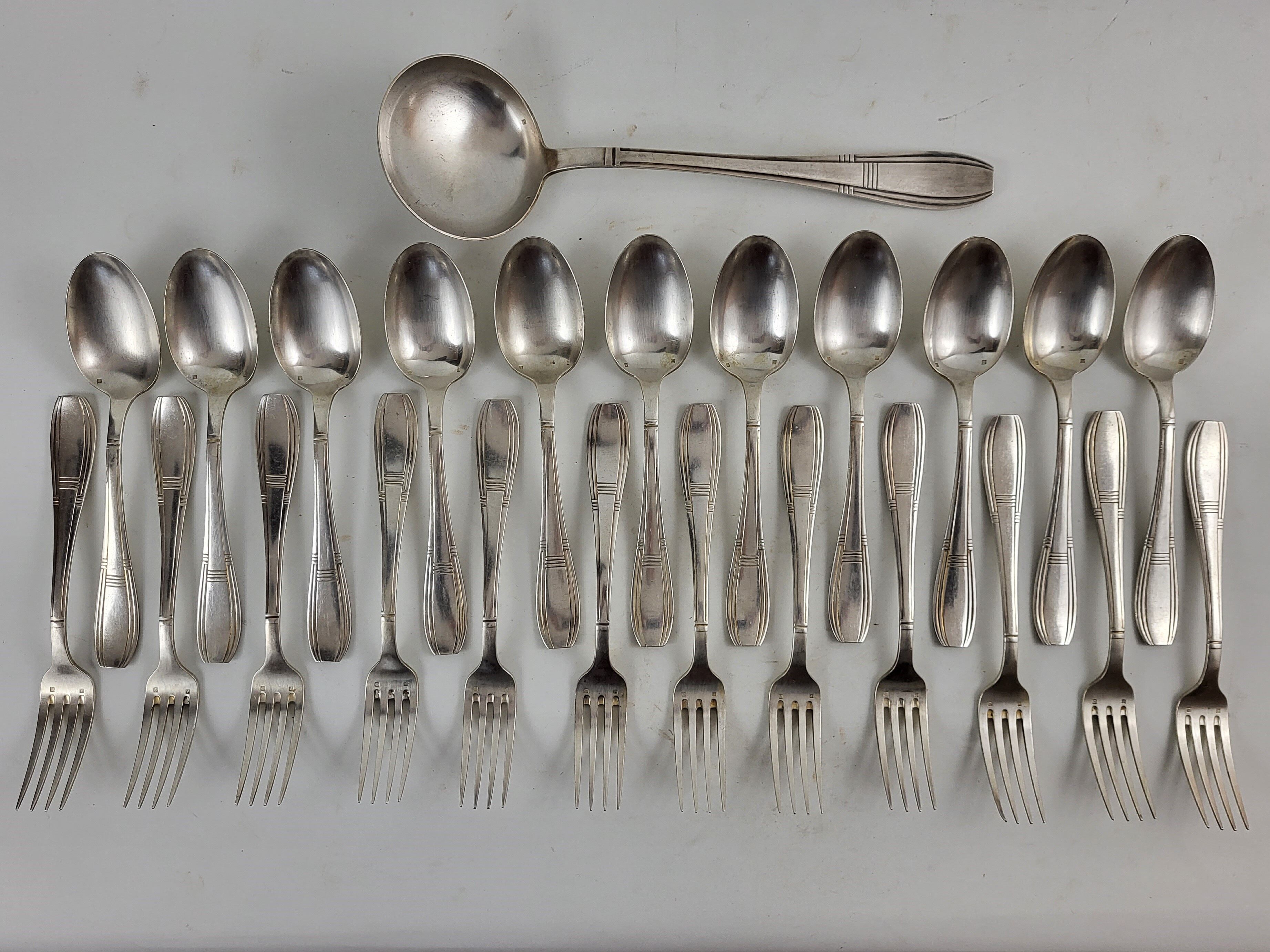 Ménagère en métal argenté Art déco 25 pièces