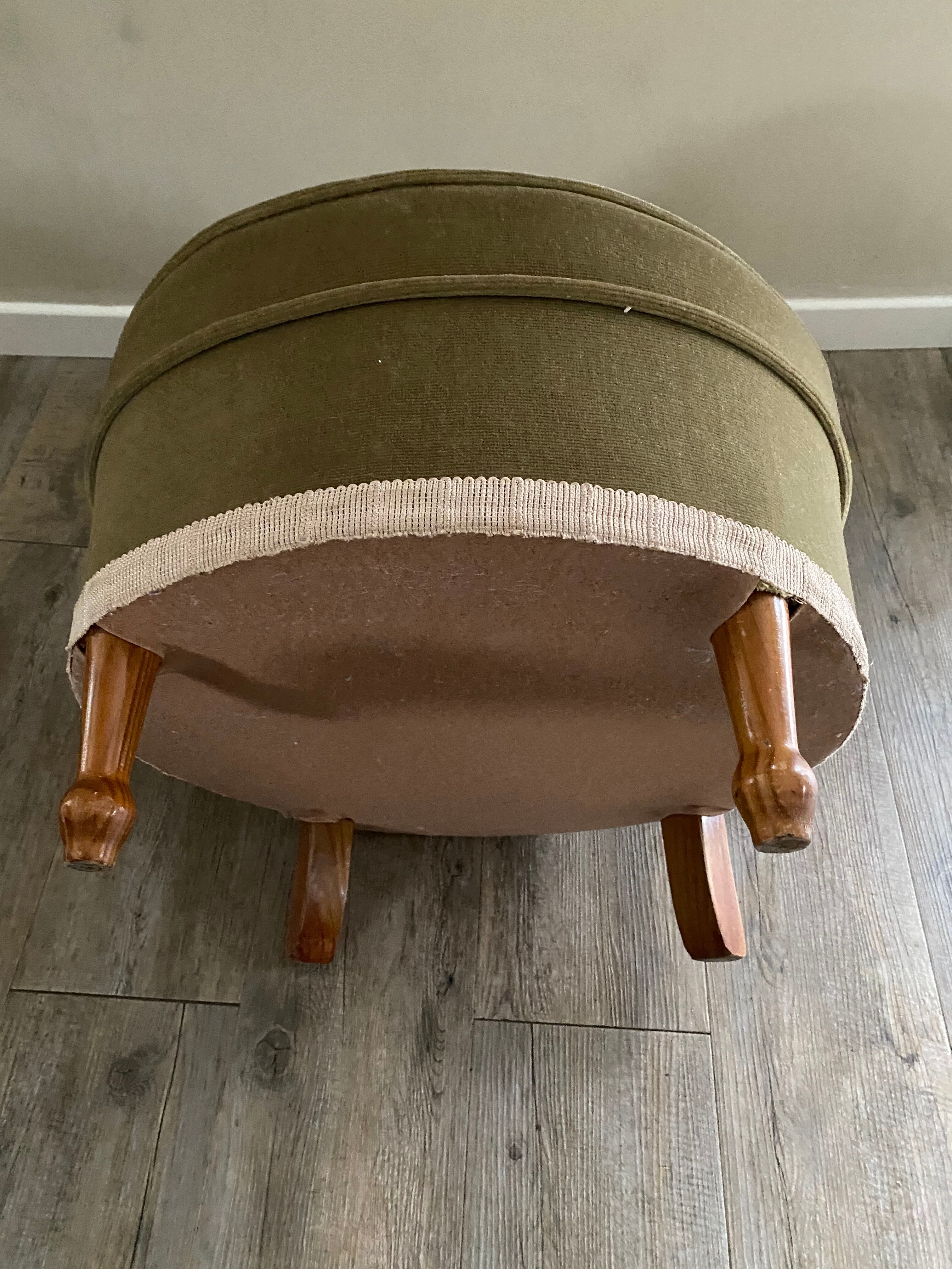 Toad chair