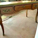 Bureau d'apparat de style Louis XV Dessus de cuir rouge XX siècle
