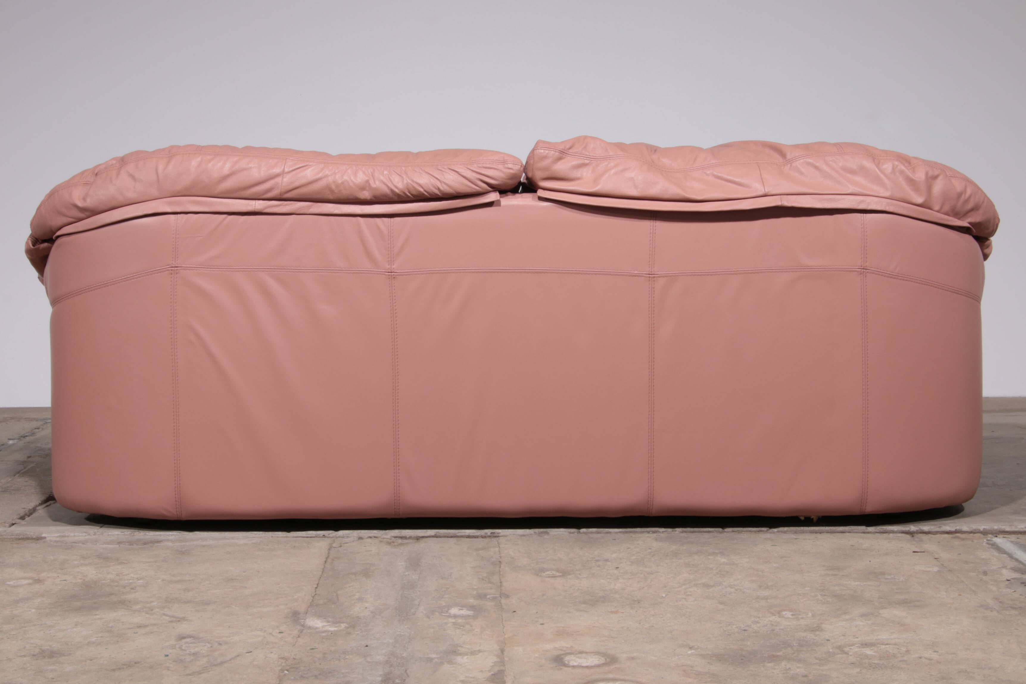 Ensemble de salon italien vintage – 4 pièces en cuir rose (années 1970)