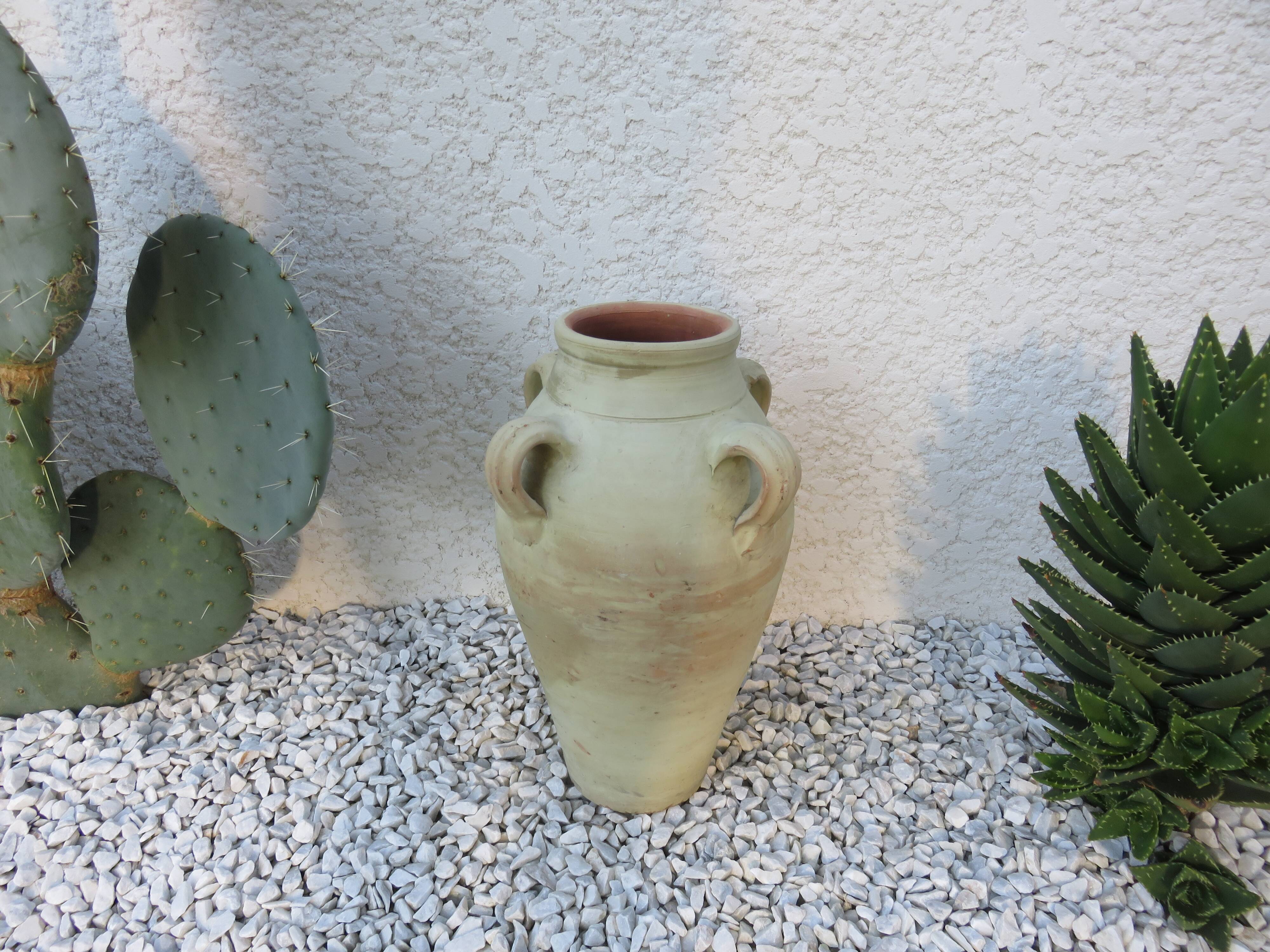 Earthenware pot with handles from the 1960s.