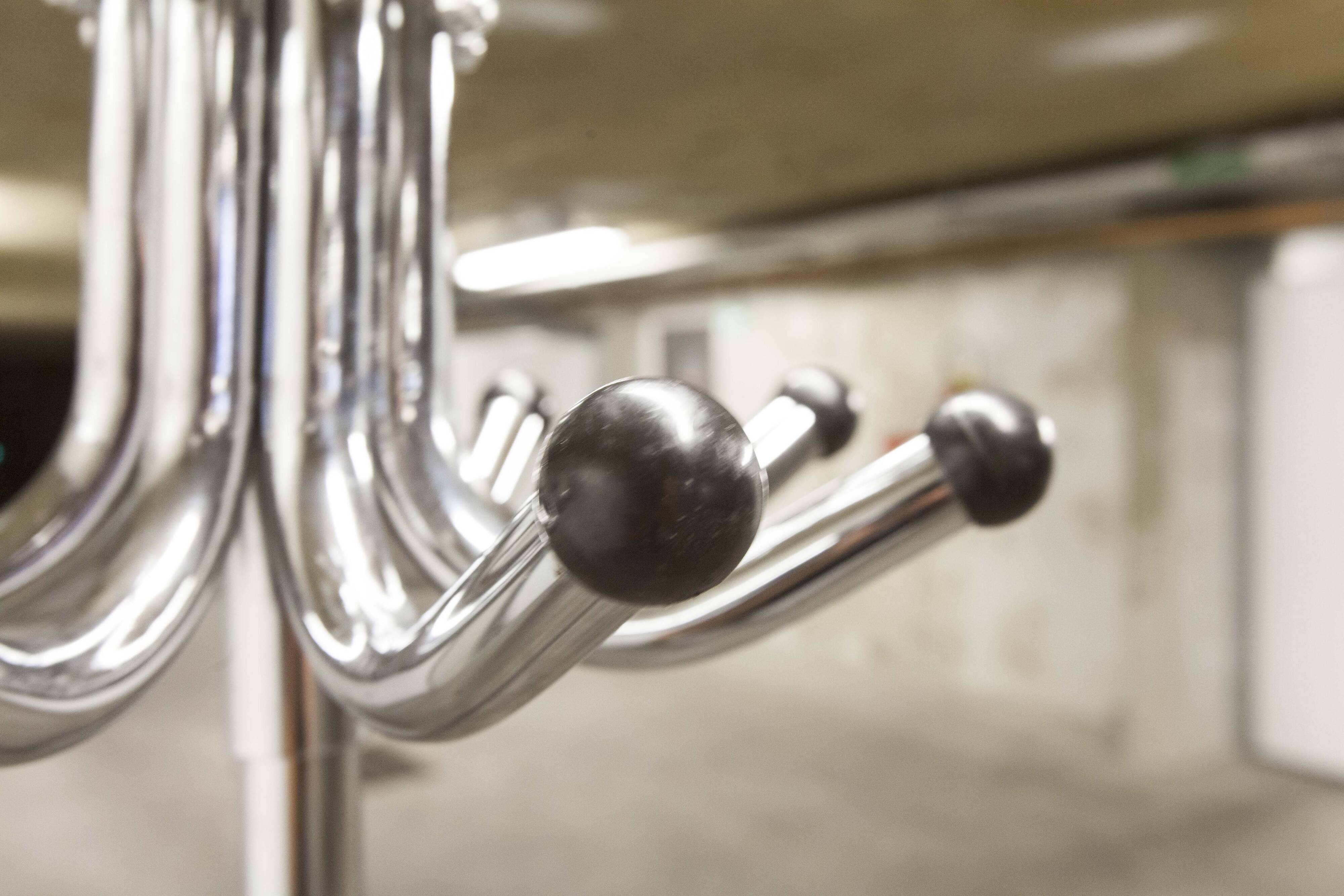 Parrot coat rack 16 hooks industrial in chromed metal and base + black balls 1960