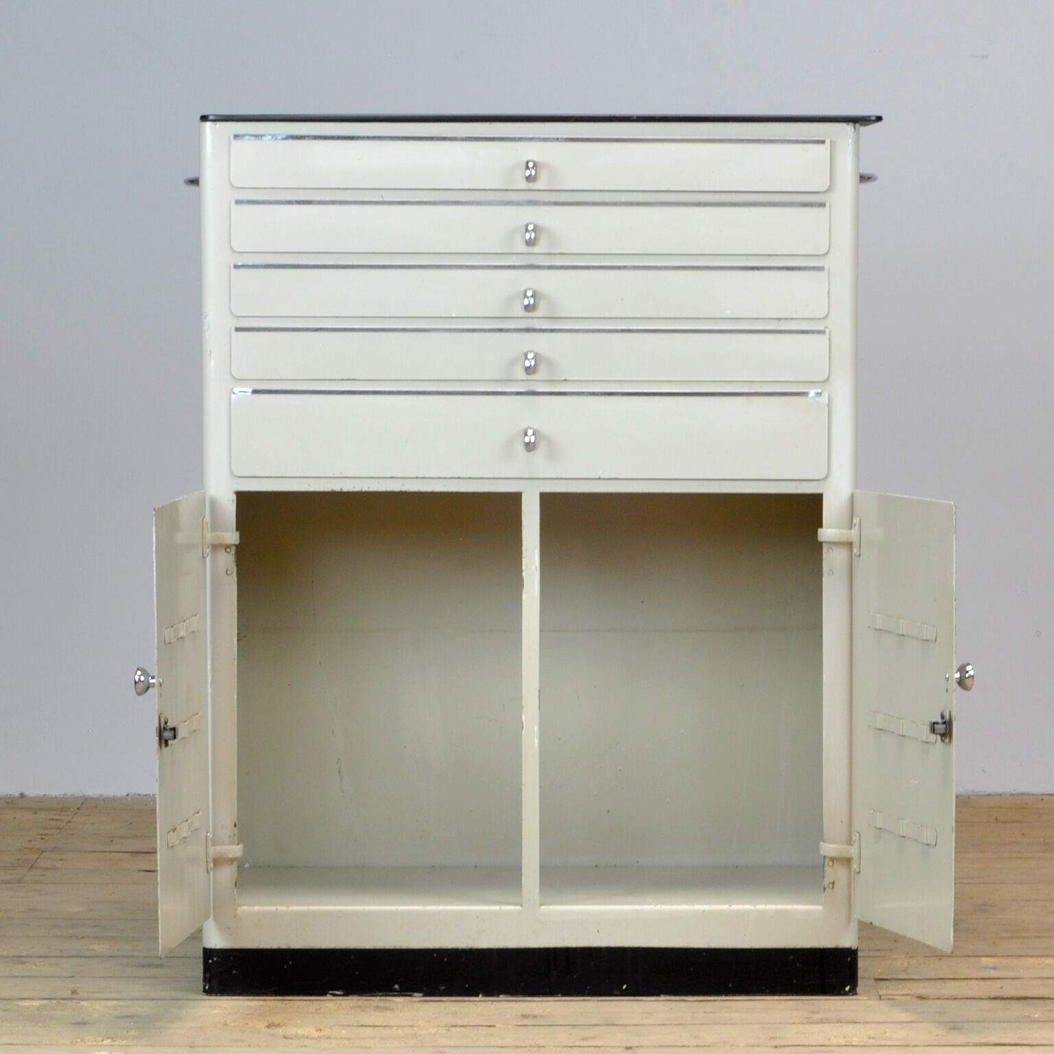 Cabinet dentaire vintage années 1970