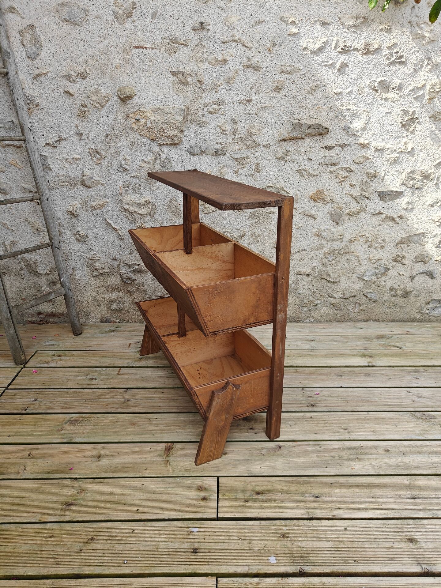 Kitchen unit with compartments, vegetable rack